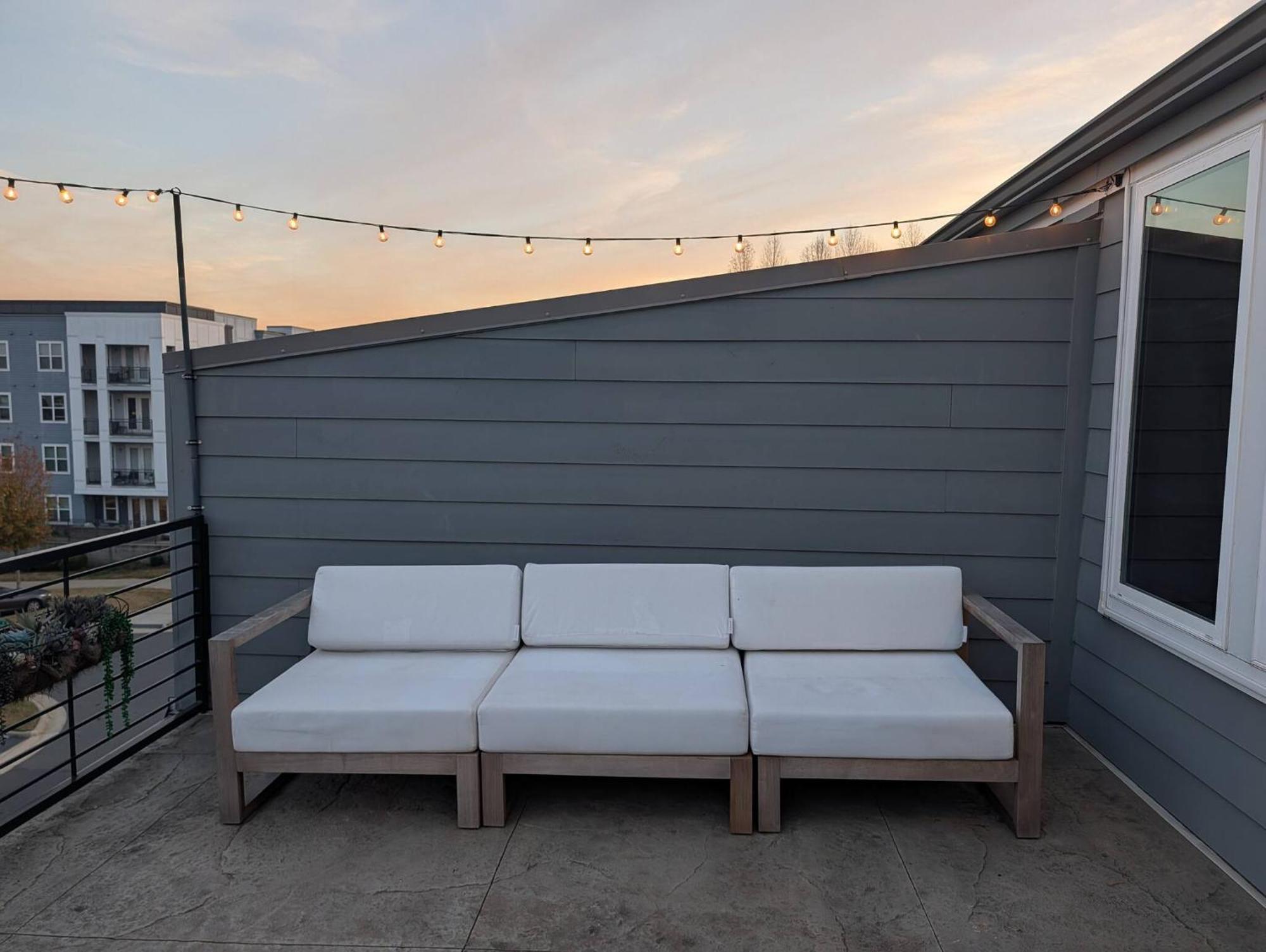 Queen Castle - Rooftop, Garage, King Beds, Pet Friendly Holiday home