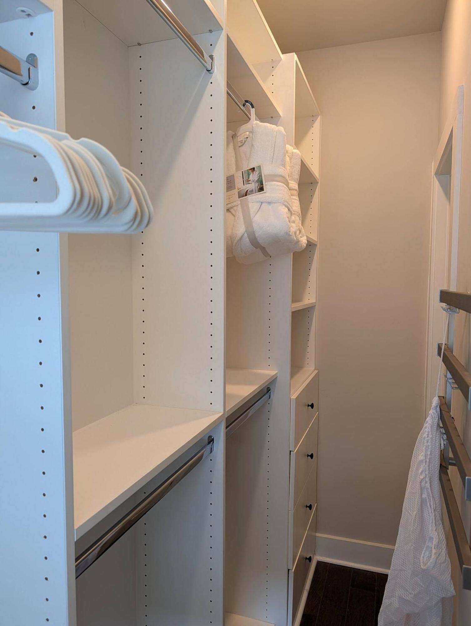 Queen Castle - Rooftop, Garage, King Beds, Pet Friendly * Charlotte