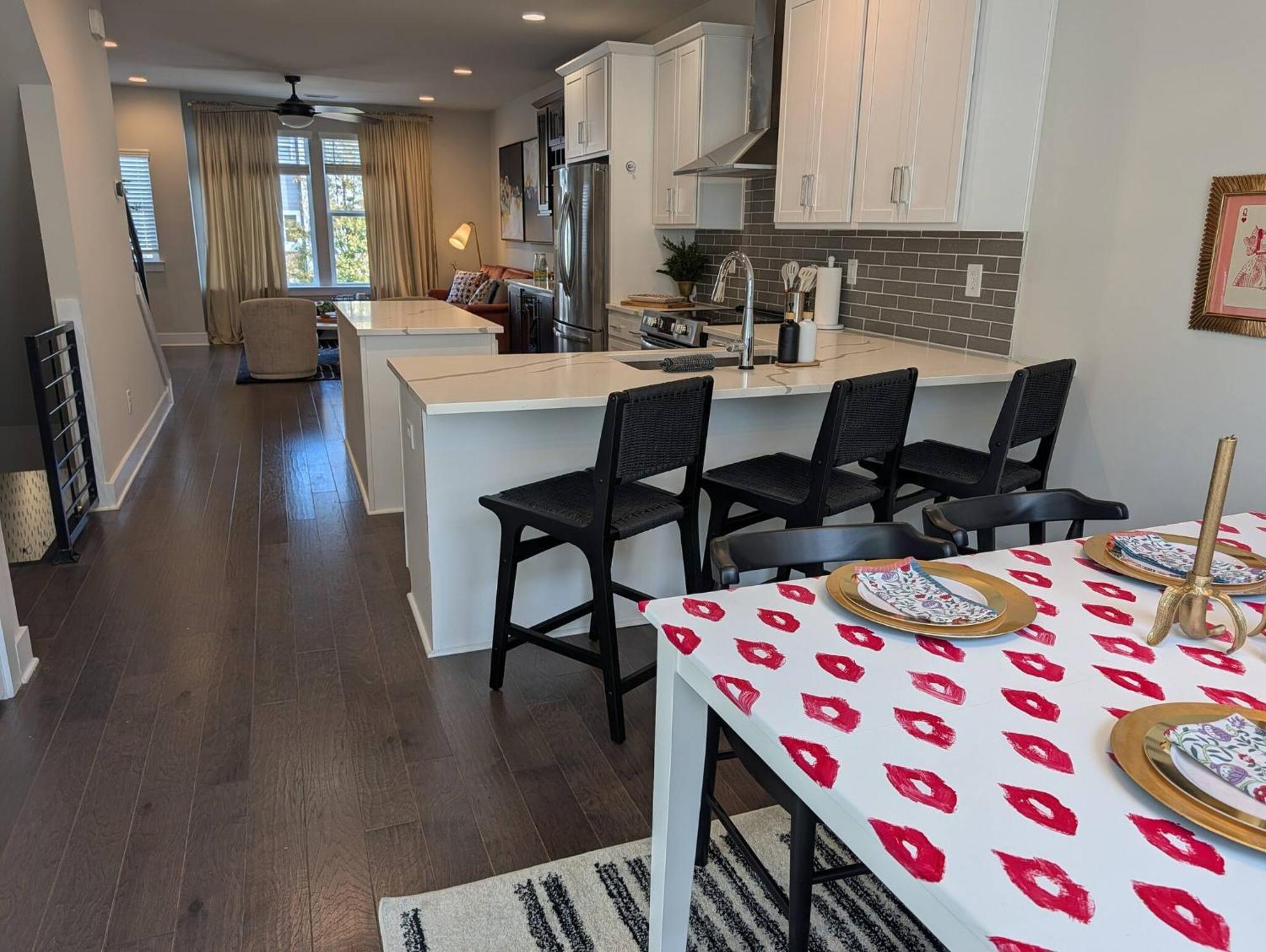 Holiday home Queen Castle - Rooftop, Garage, King Beds, Pet Friendly *