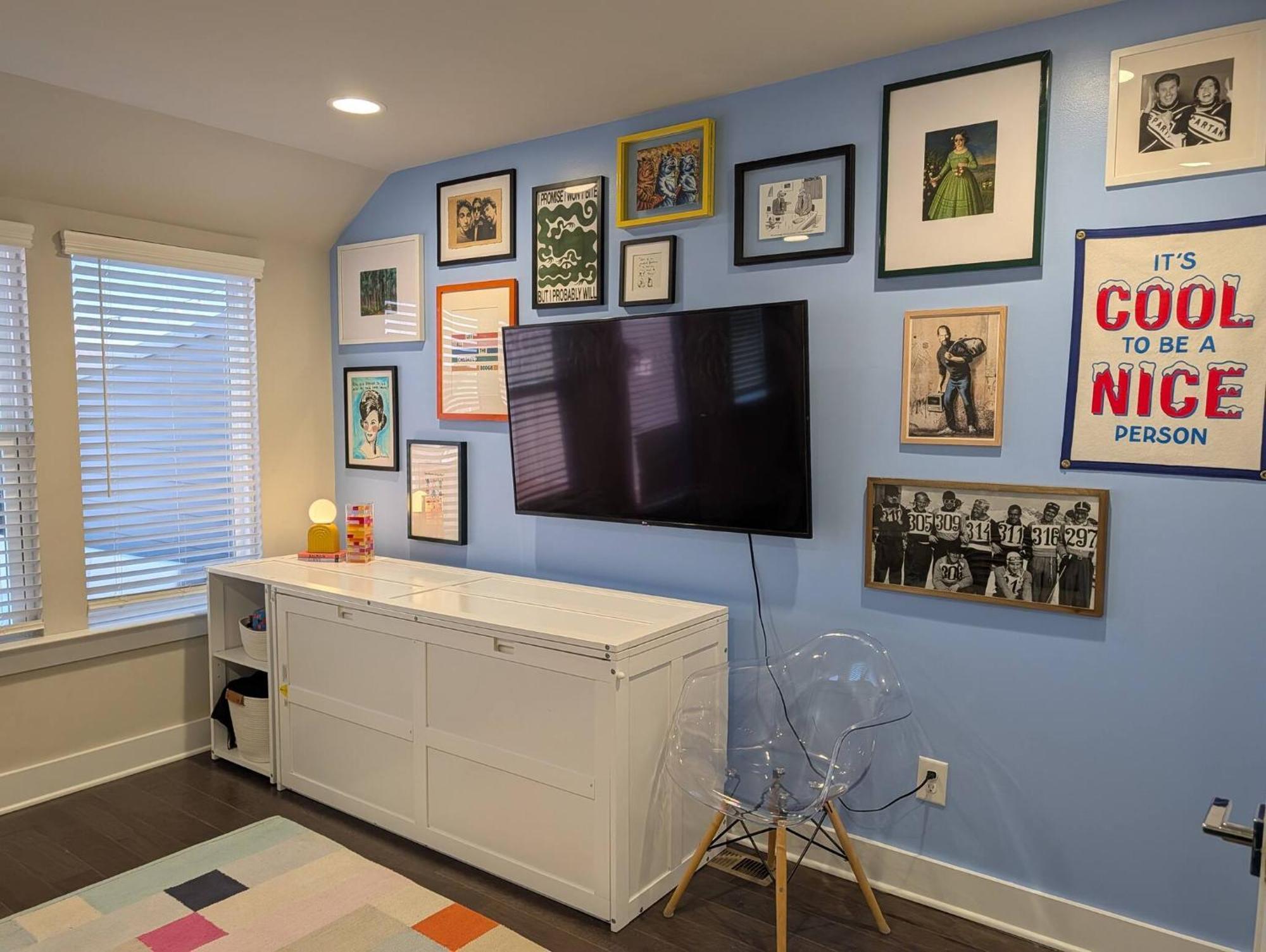 Queen Castle - Rooftop, Garage, King Beds, Pet Friendly Charlotte