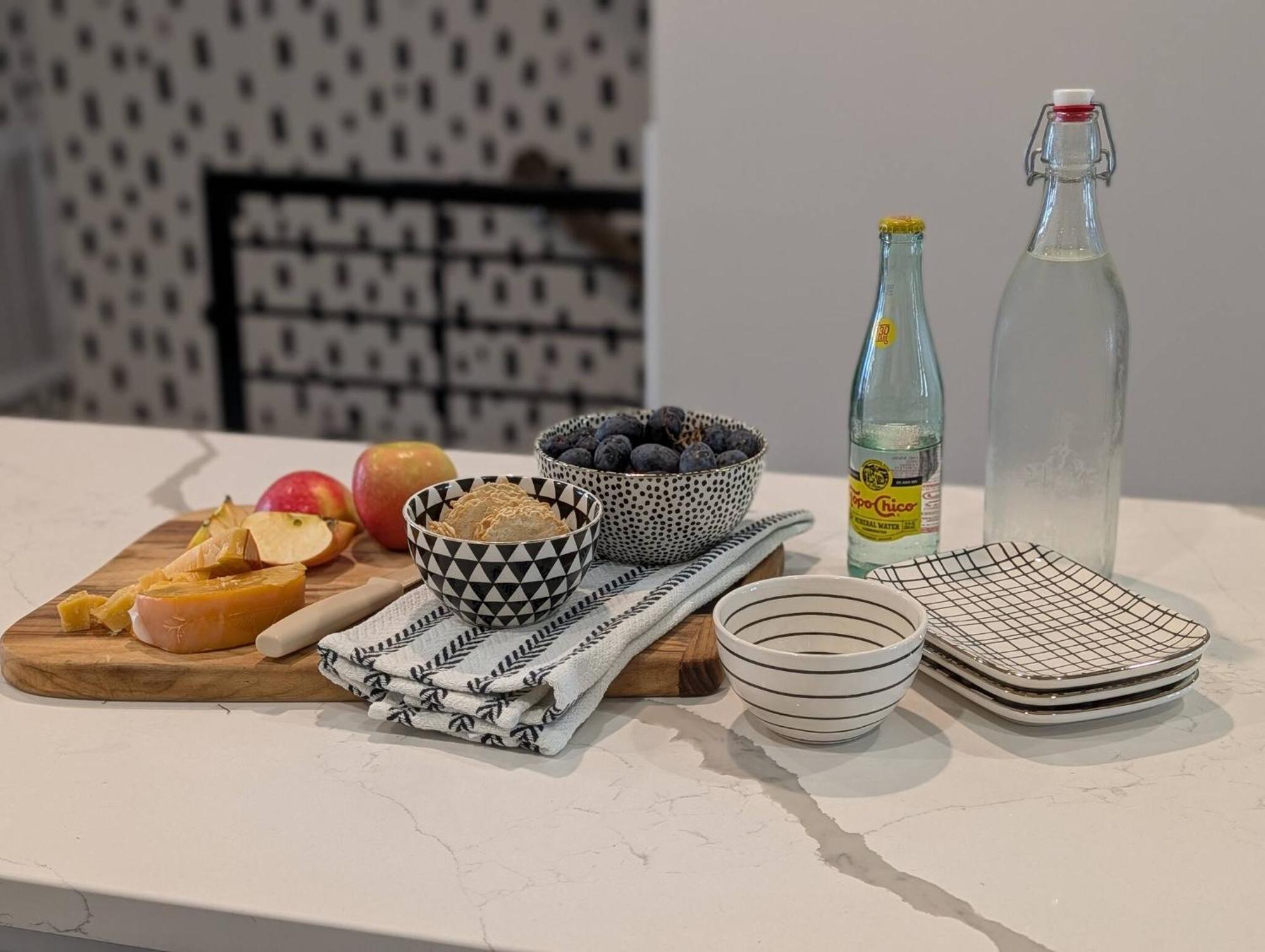 Queen Castle - Rooftop, Garage, King Beds, Pet Friendly Charlotte