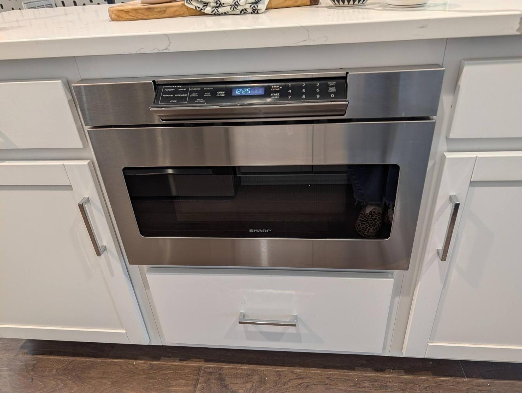 Queen Castle - Rooftop, Garage, King Beds, Pet Friendly Holiday home Charlotte