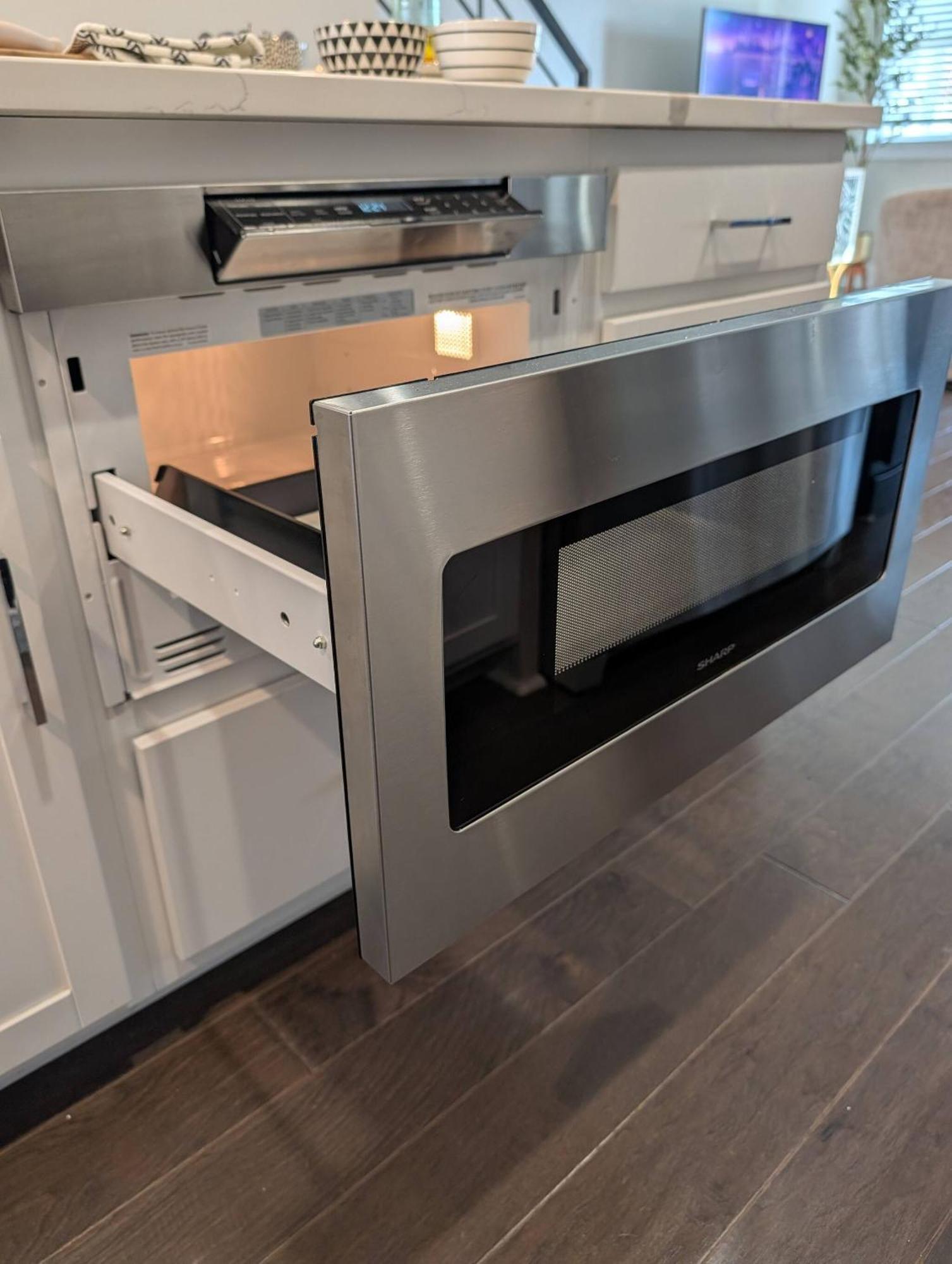 Queen Castle - Rooftop, Garage, King Beds, Pet Friendly Holiday home Charlotte