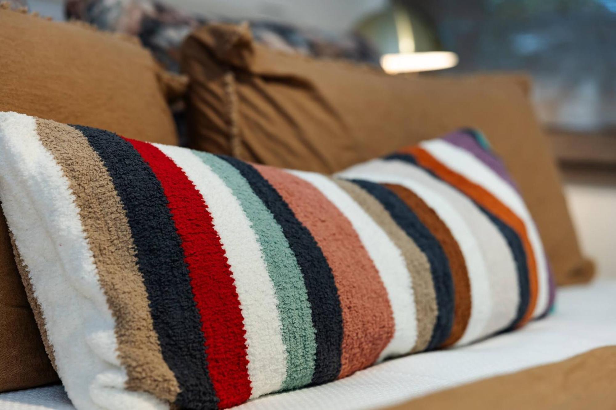 *now Available!* Renovated Plaza Shamrock Duplex Holiday home