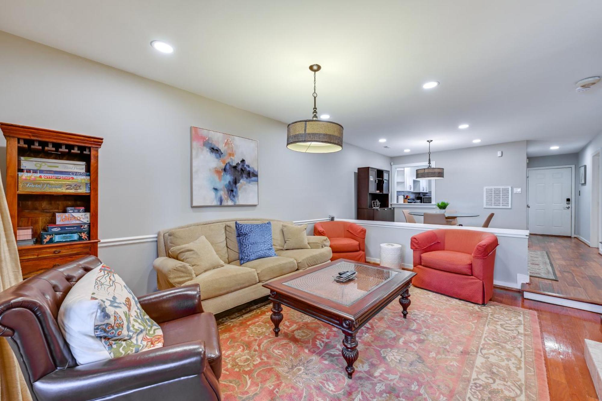 1 Mi To Boa Stadium! Walkable W/ Porch Holiday home Charlotte