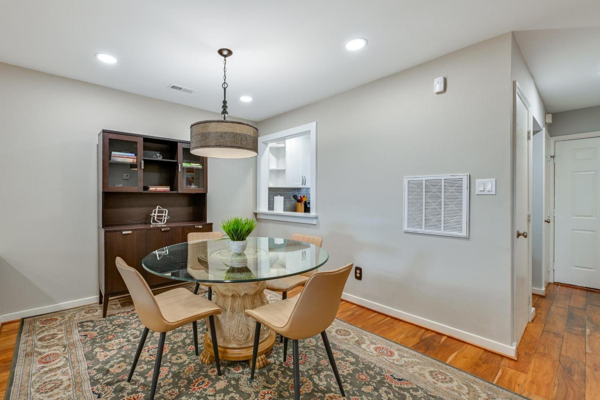 Holiday home 1 Mi To Boa Stadium! Walkable W/ Porch