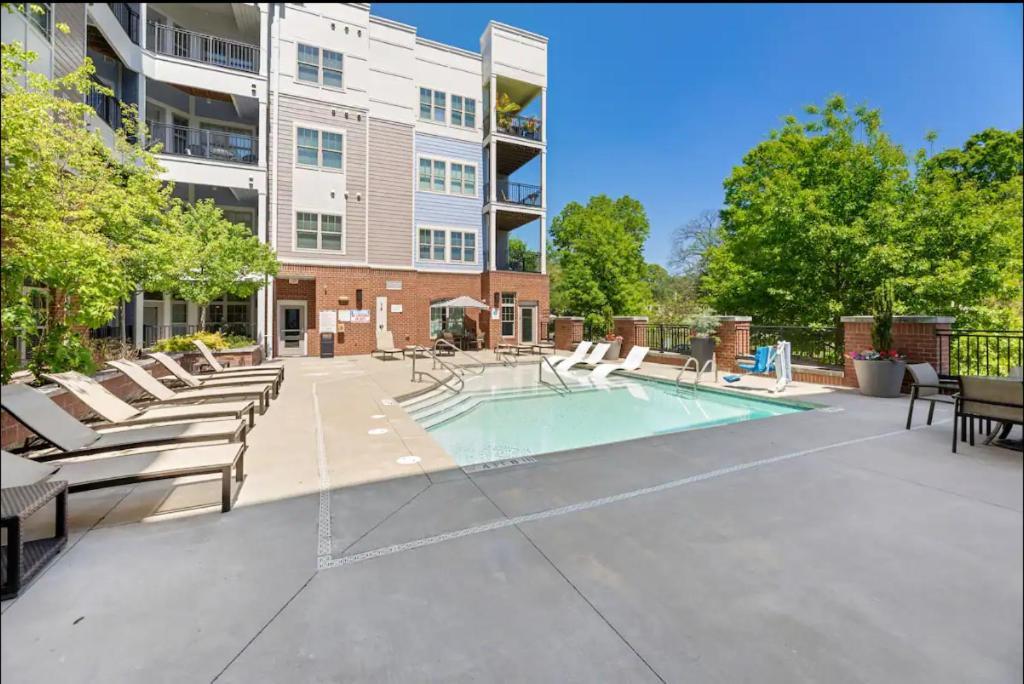 Apartment Skyline Serenity- Gym, Walk To Bars And Restaurants