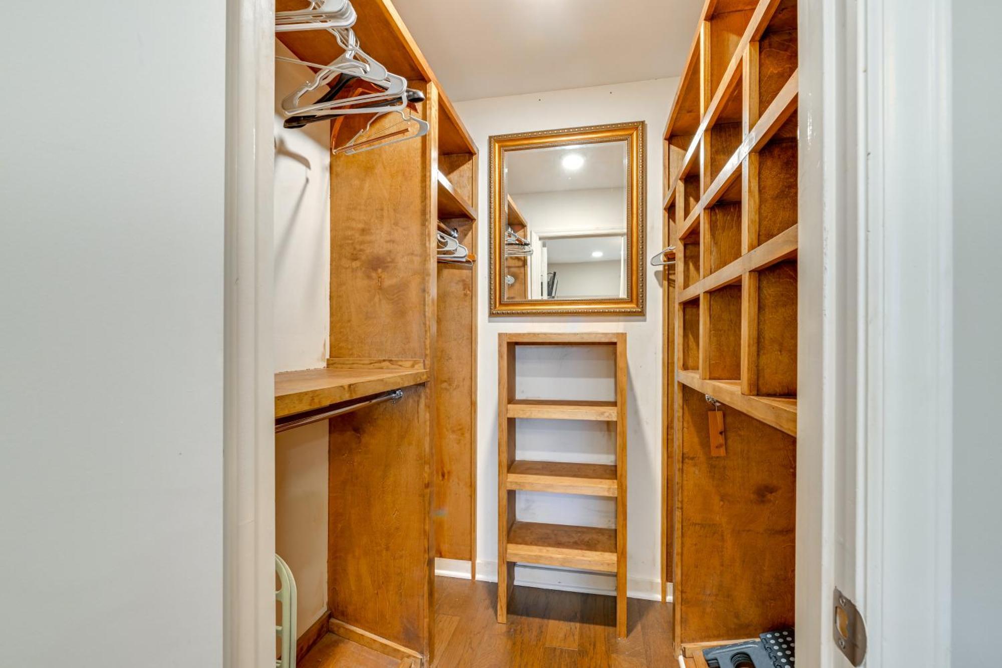 1 Mi To Boa Stadium! Walkable W/ Porch Holiday home Charlotte