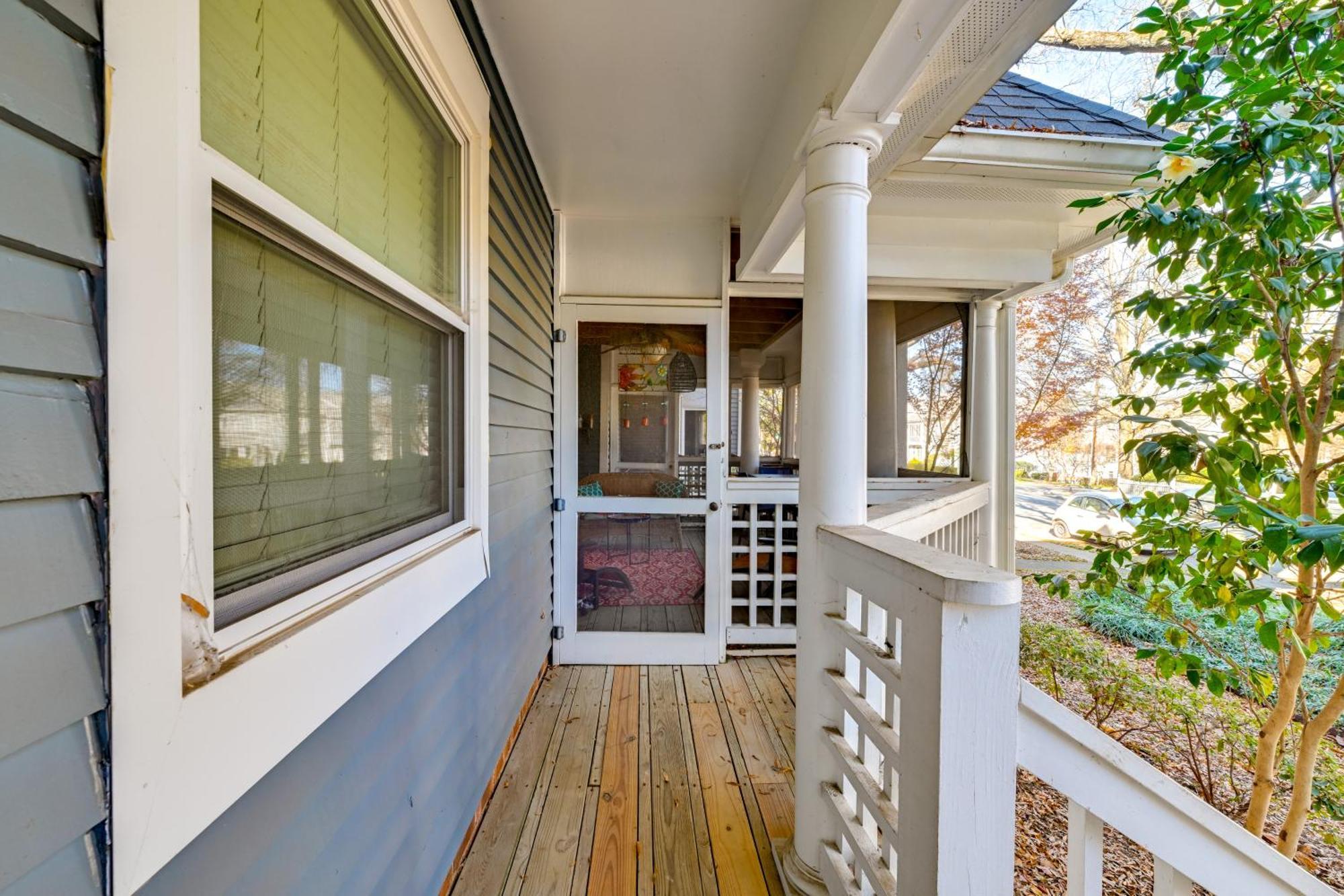 Holiday home 1 Mi To Boa Stadium! Walkable W/ Porch Charlotte