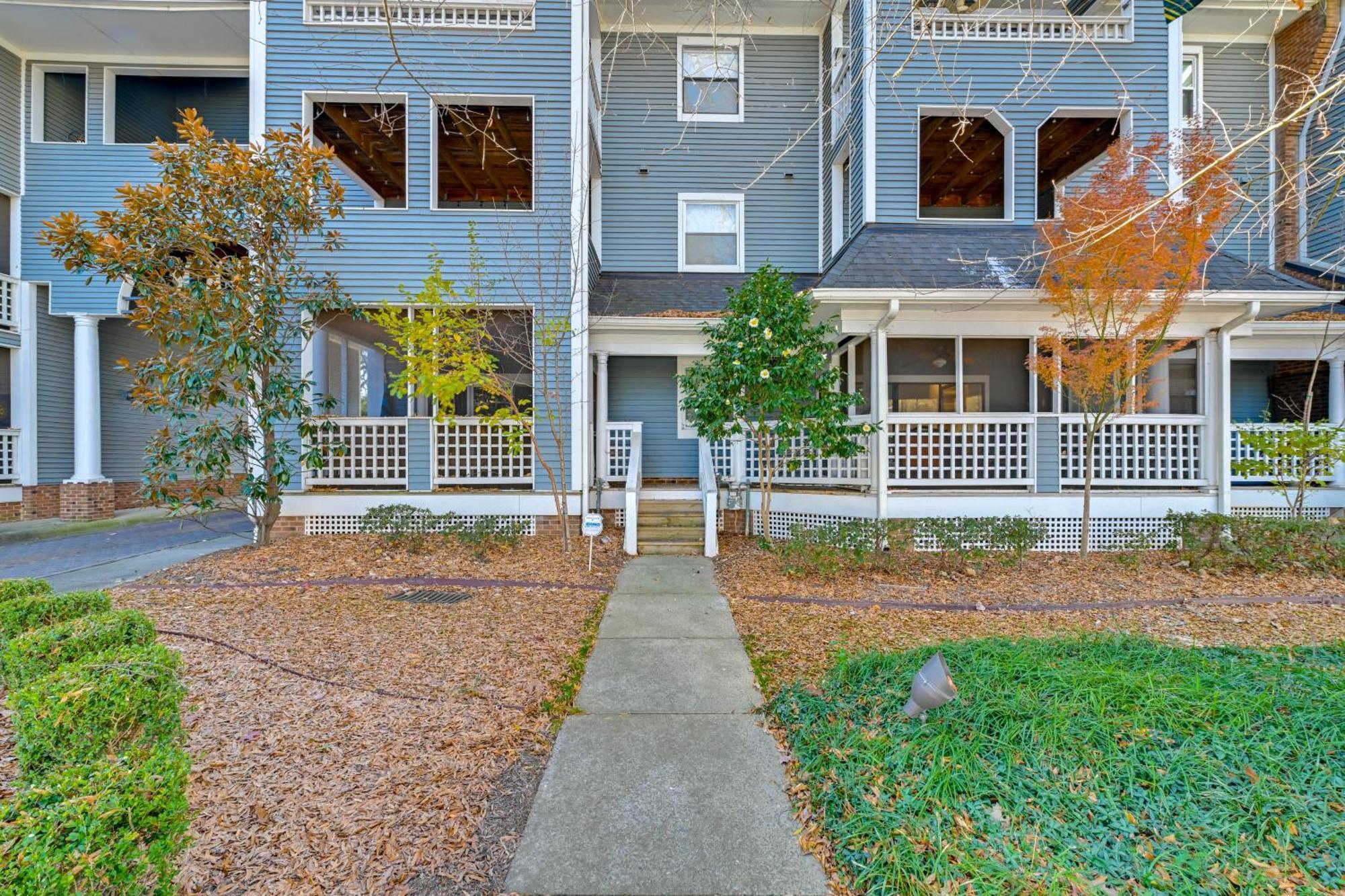 1 Mi To Boa Stadium! Walkable W/ Porch Holiday home Charlotte