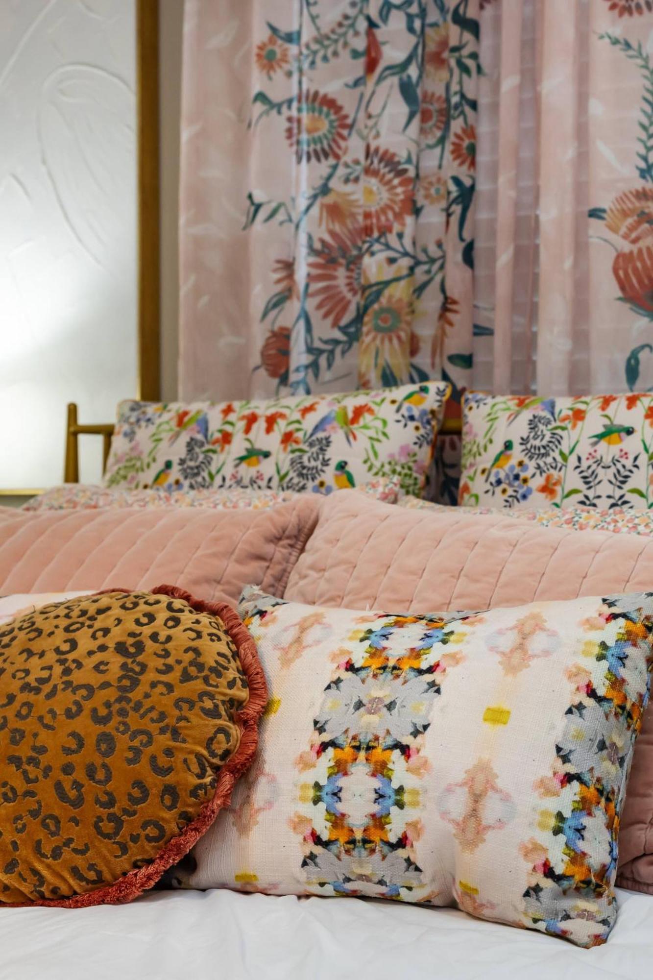 Optimist Abode 1: <7min To Noda-midwood-uptown Apartment *