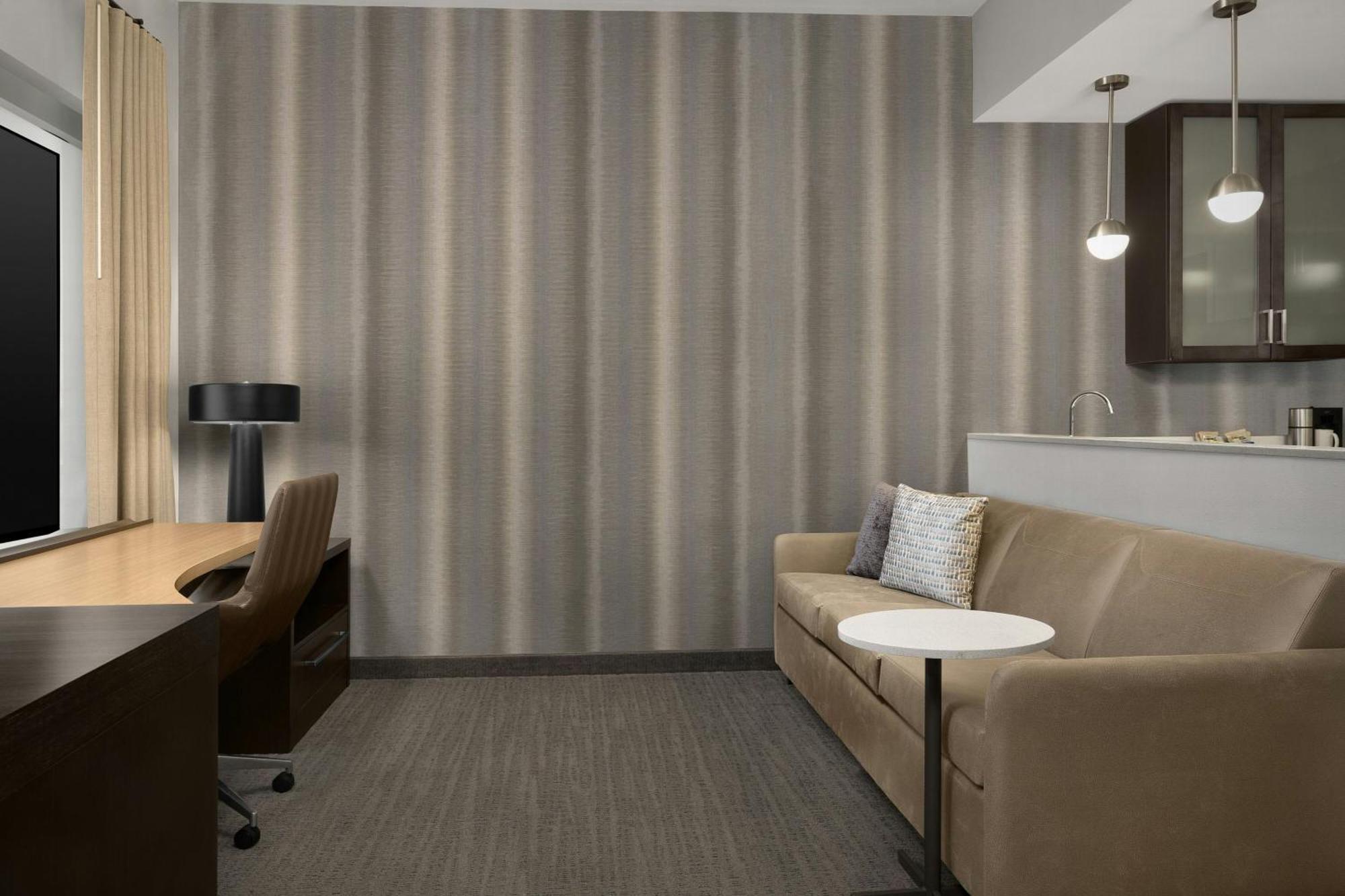 By Marriott Northlake Hotel 3*