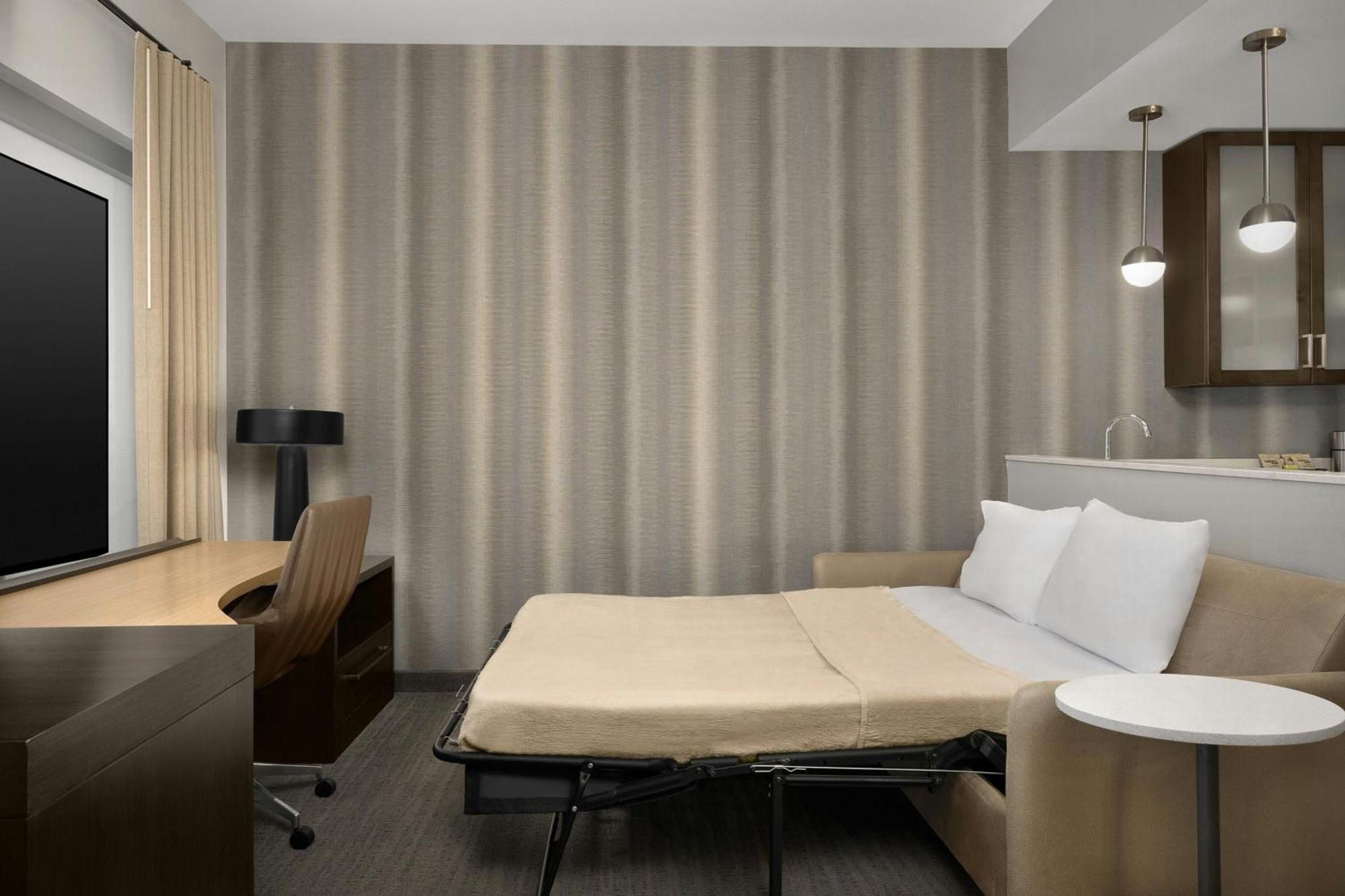 Hotel By Marriott Northlake Charlotte