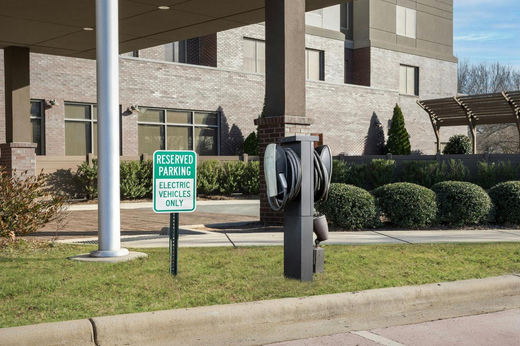 By Marriott Northlake Charlotte