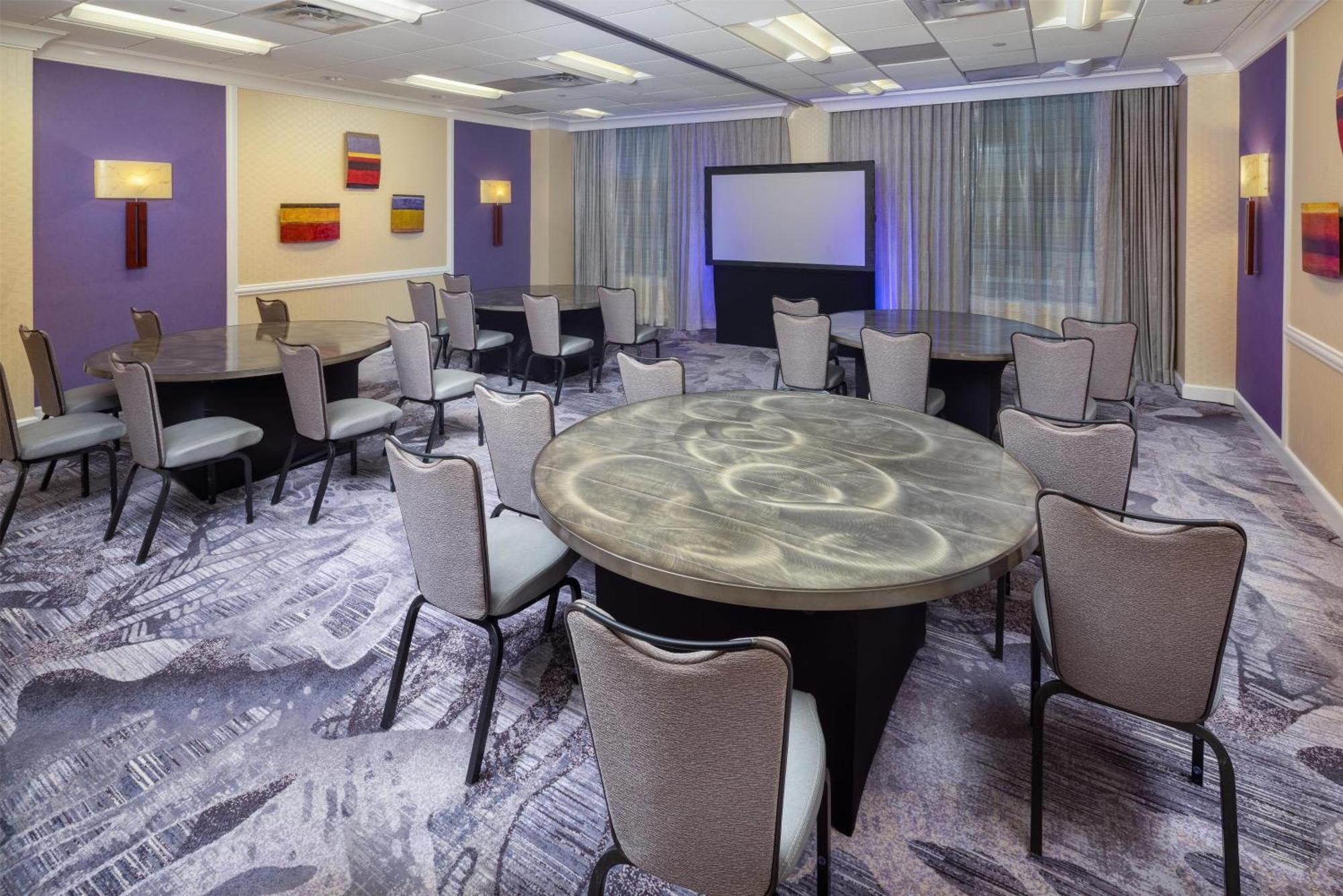 Hilton Uptown Hotel 4*