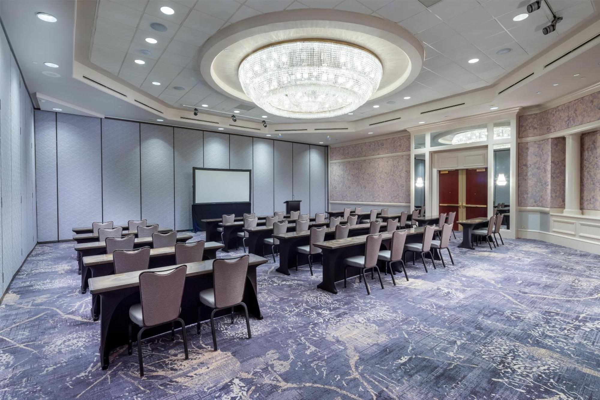 Hilton Uptown Hotel 4*