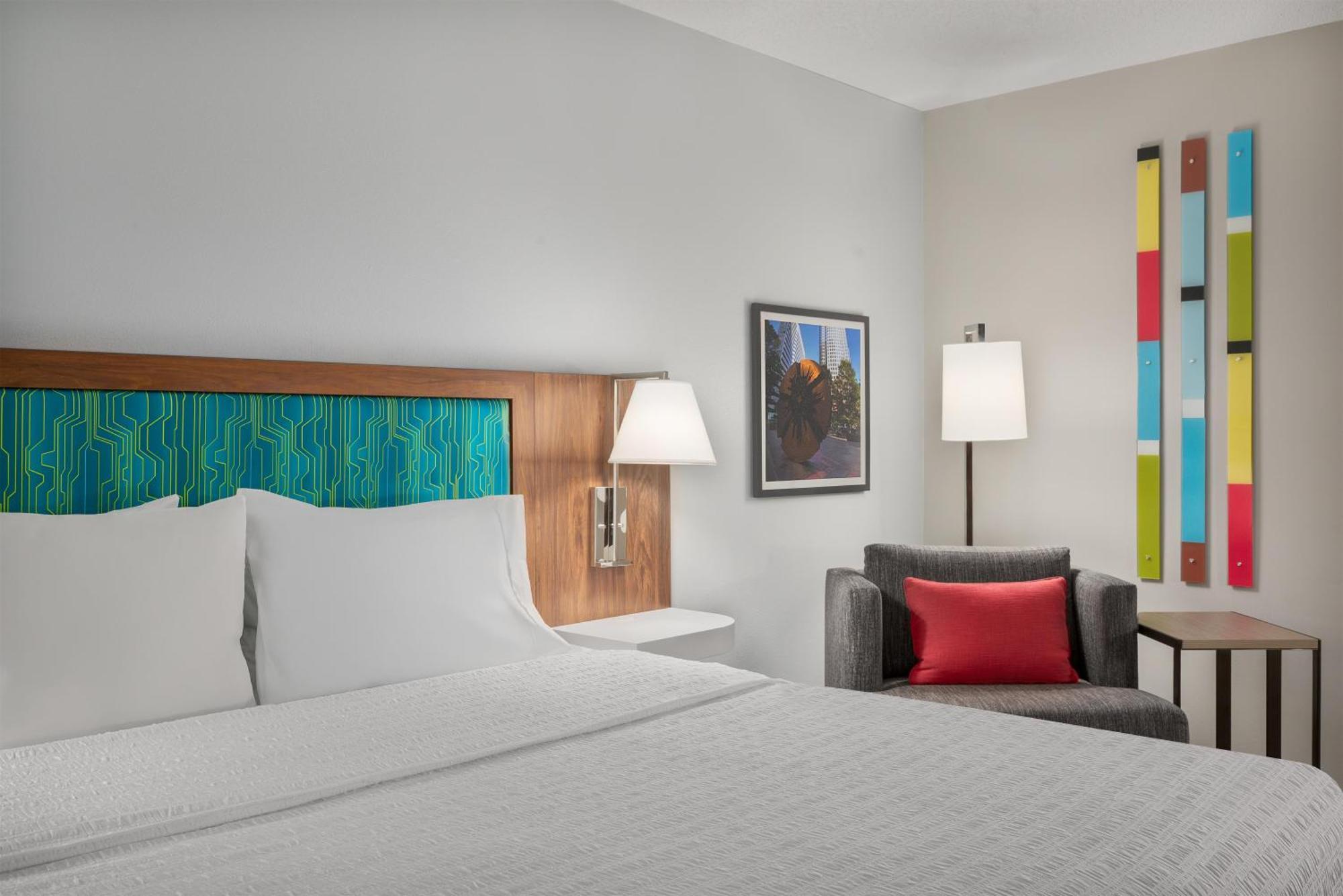 Hampton & Arrowood Rd Hotel 3*
