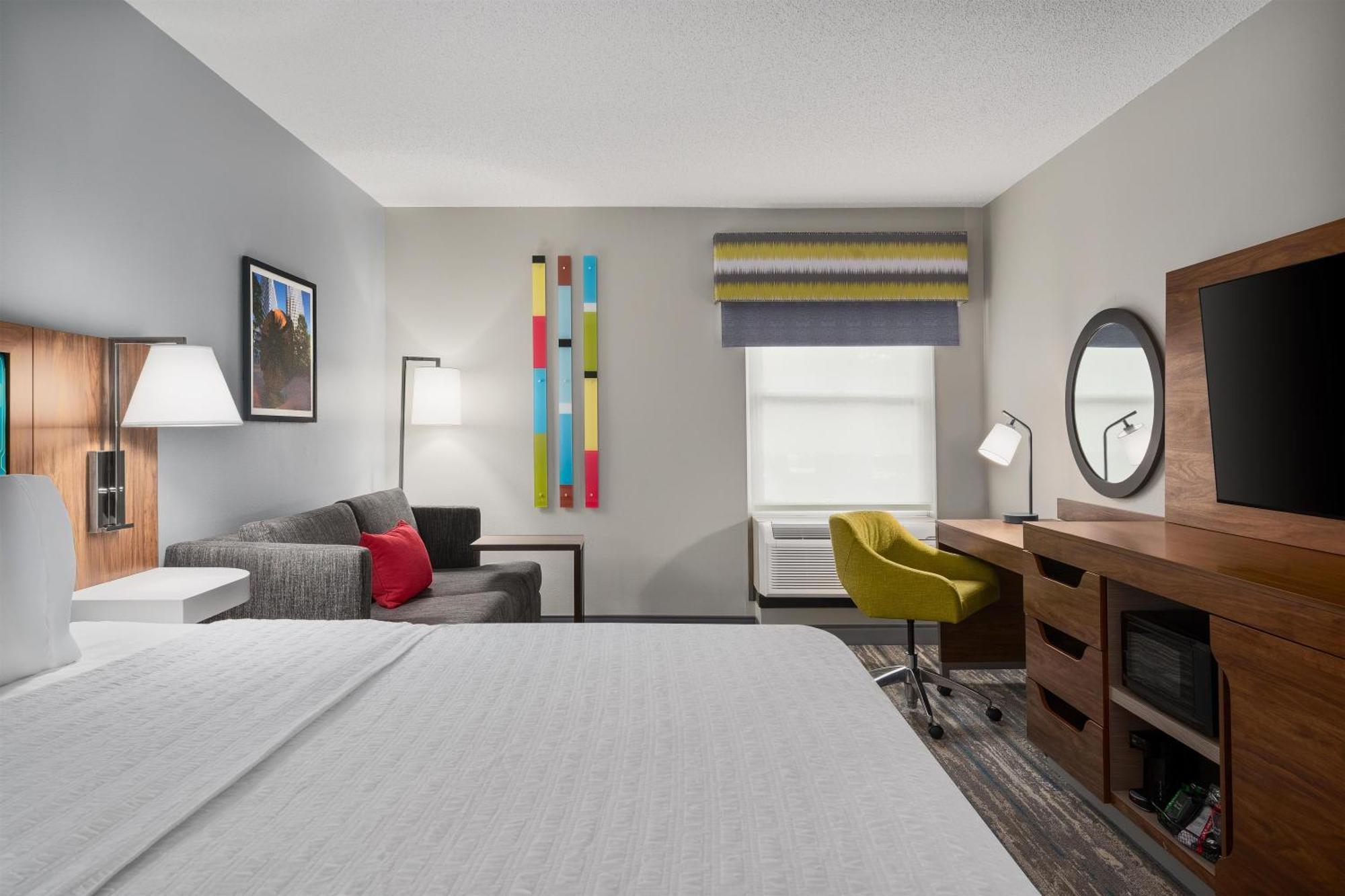 Hampton & Arrowood Rd Hotel 3*