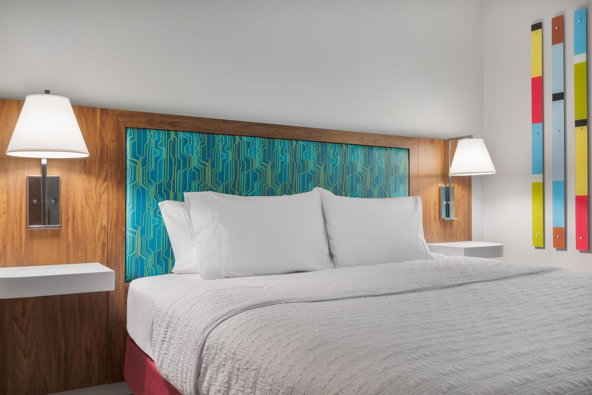 Hampton & Arrowood Rd Hotel Charlotte