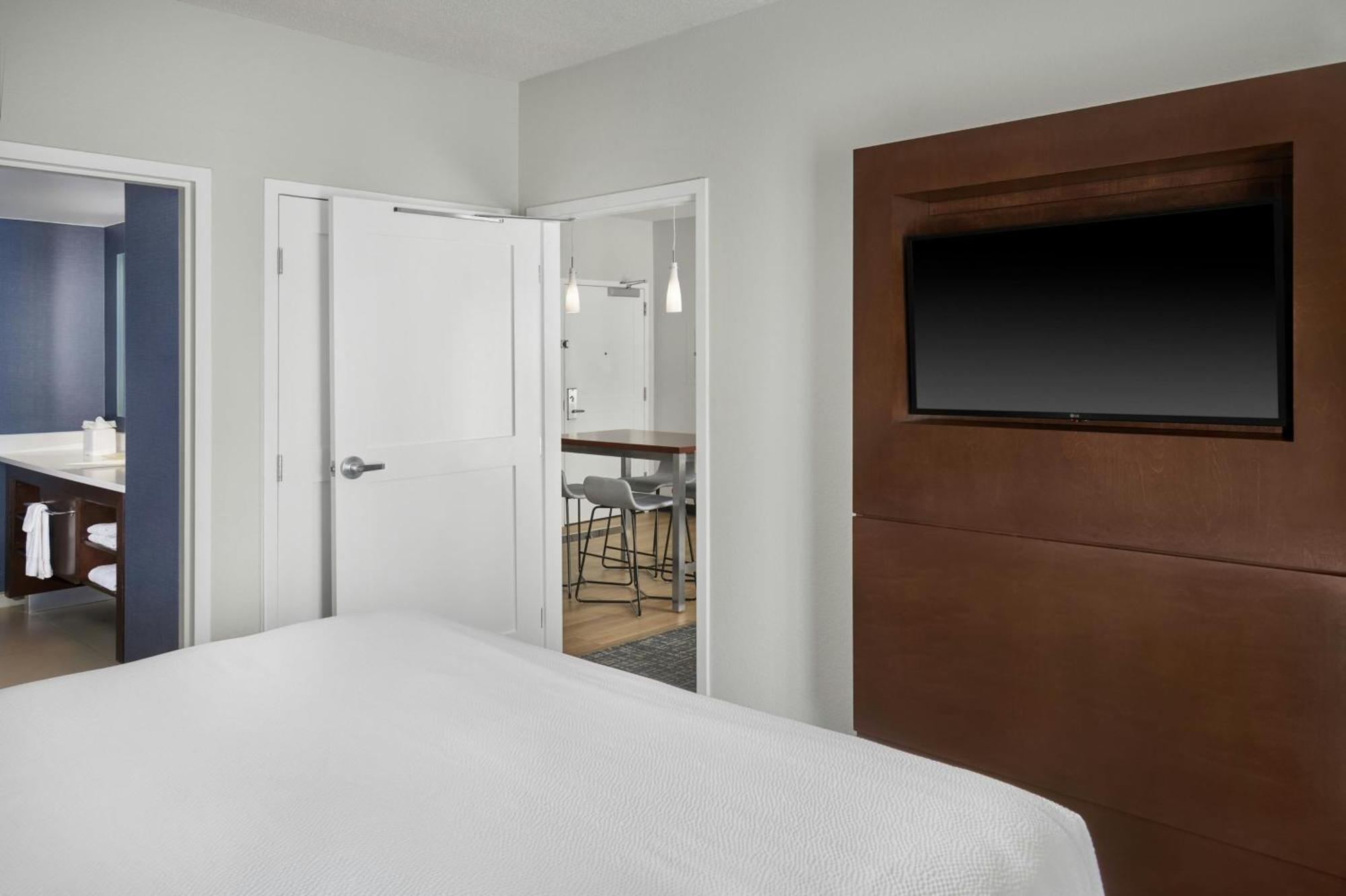 Hotel By Marriott Airport Charlotte