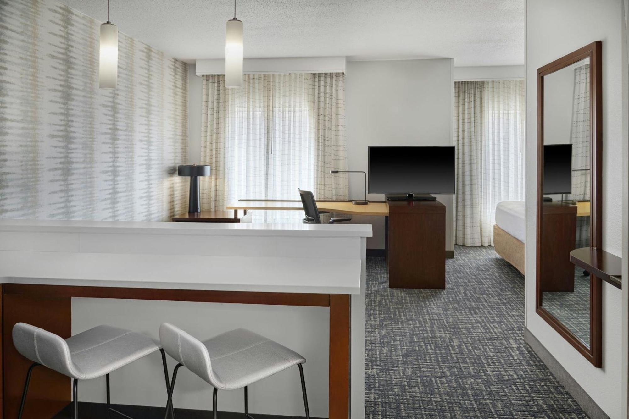By Marriott Airport 3*