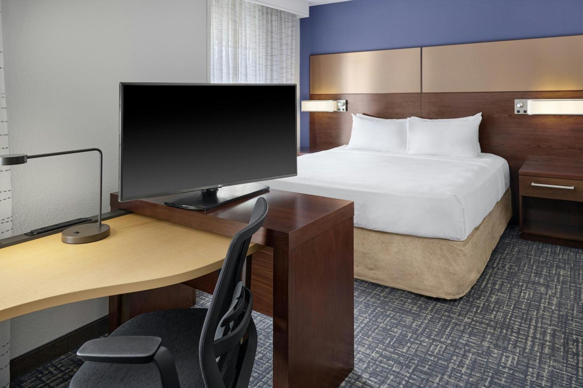 Hotel By Marriott Airport
