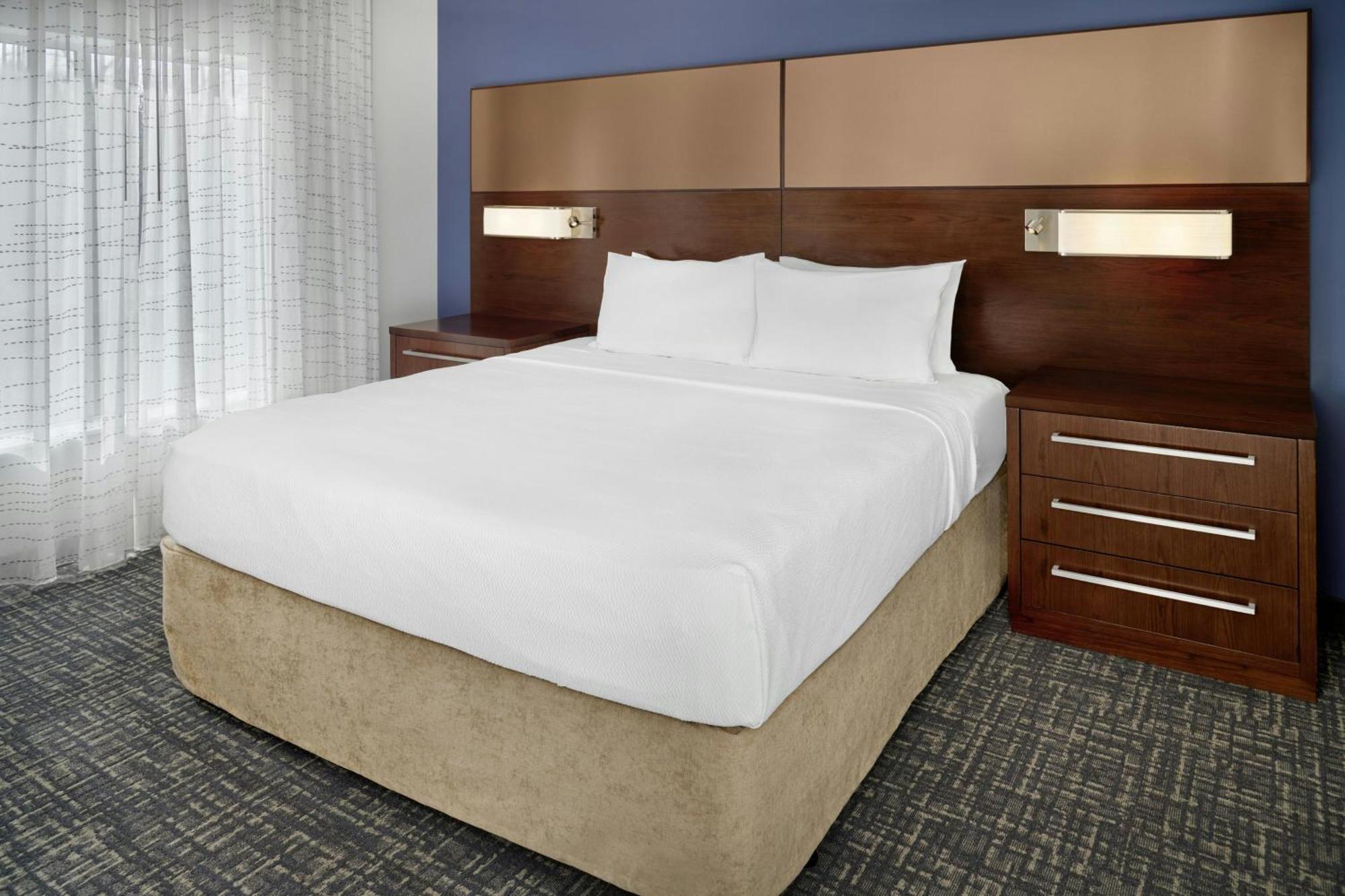By Marriott Airport Hotel 3*