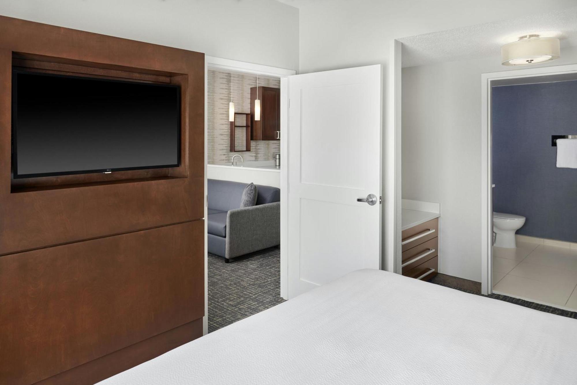 By Marriott Airport 3* Charlotte