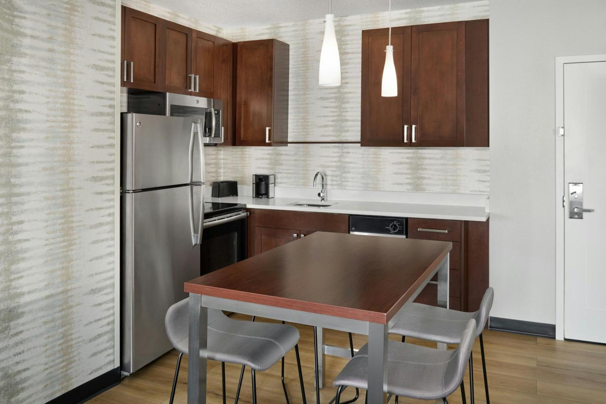 Hotel By Marriott Airport Charlotte