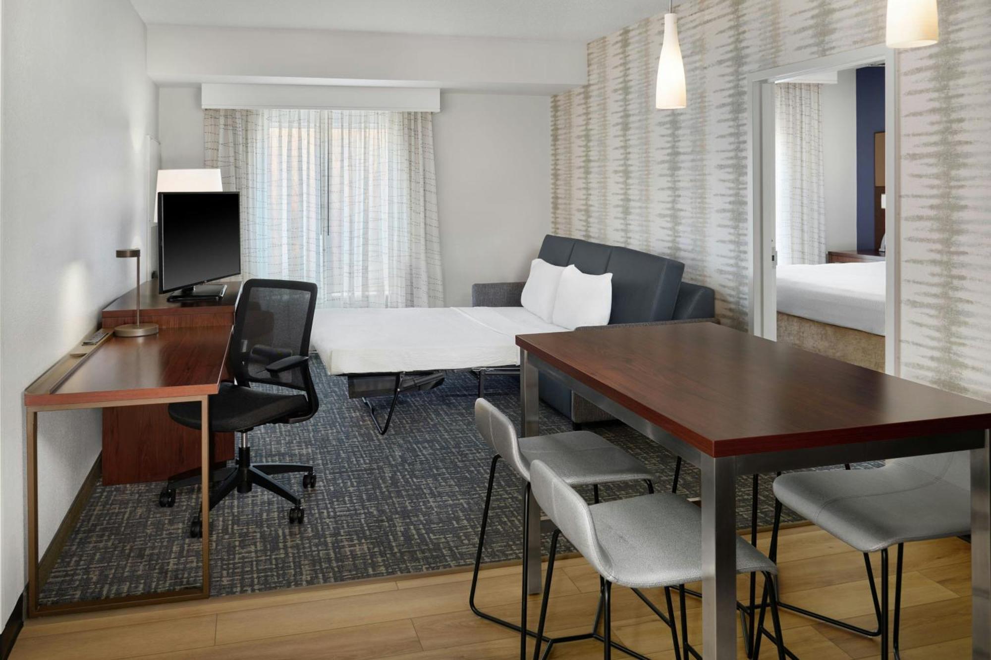 By Marriott Airport 3*