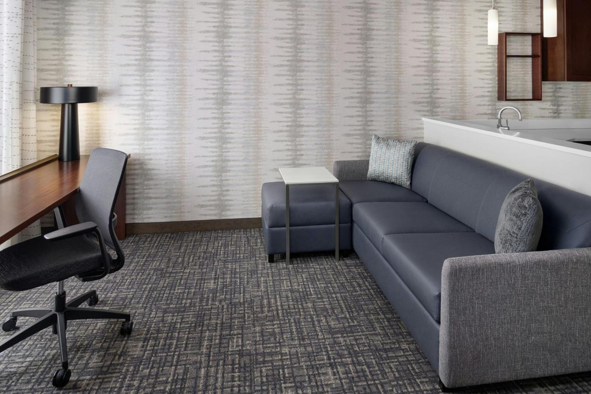 By Marriott Airport Hotel 3*