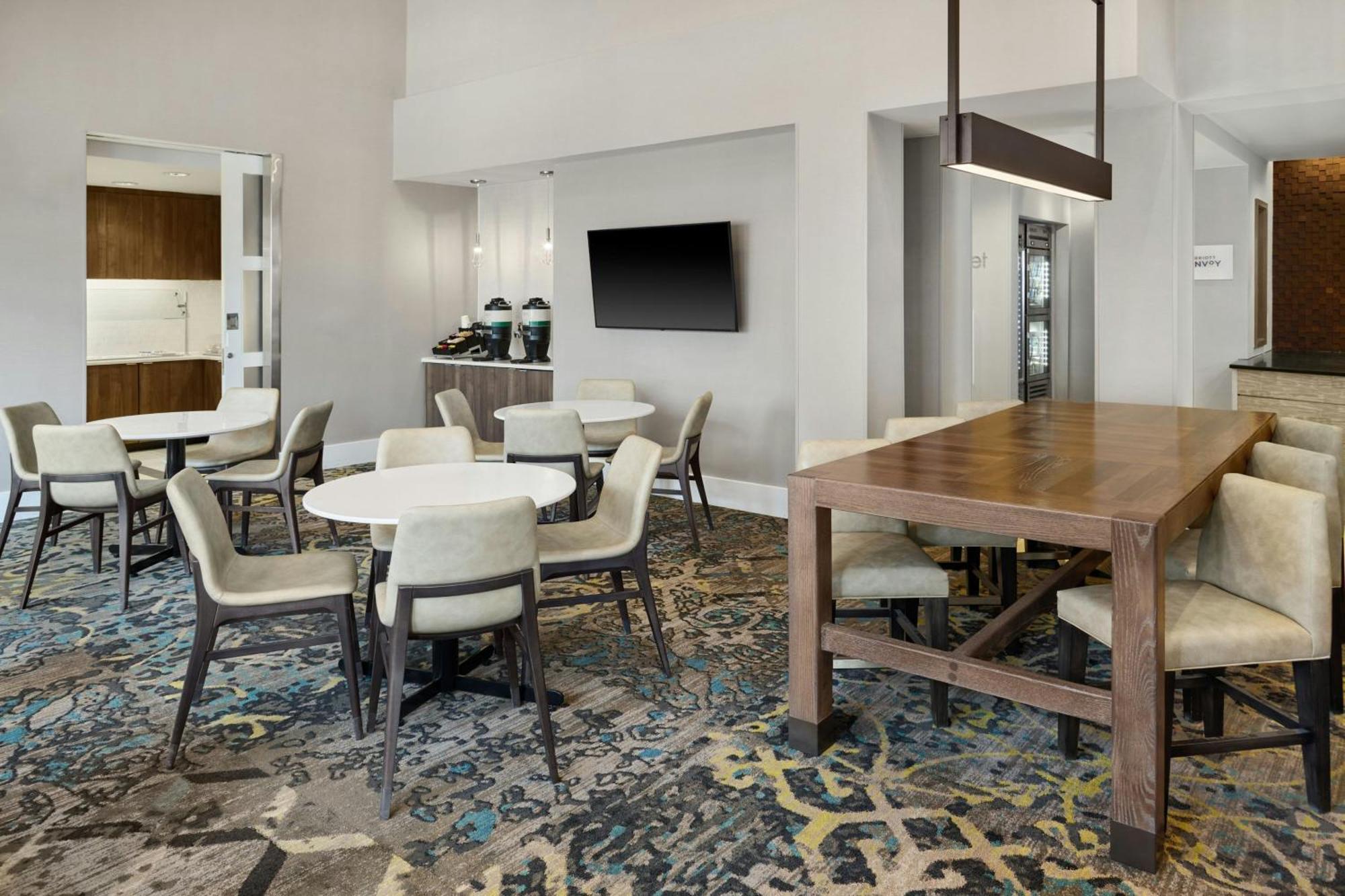 By Marriott Airport Hotel 3*