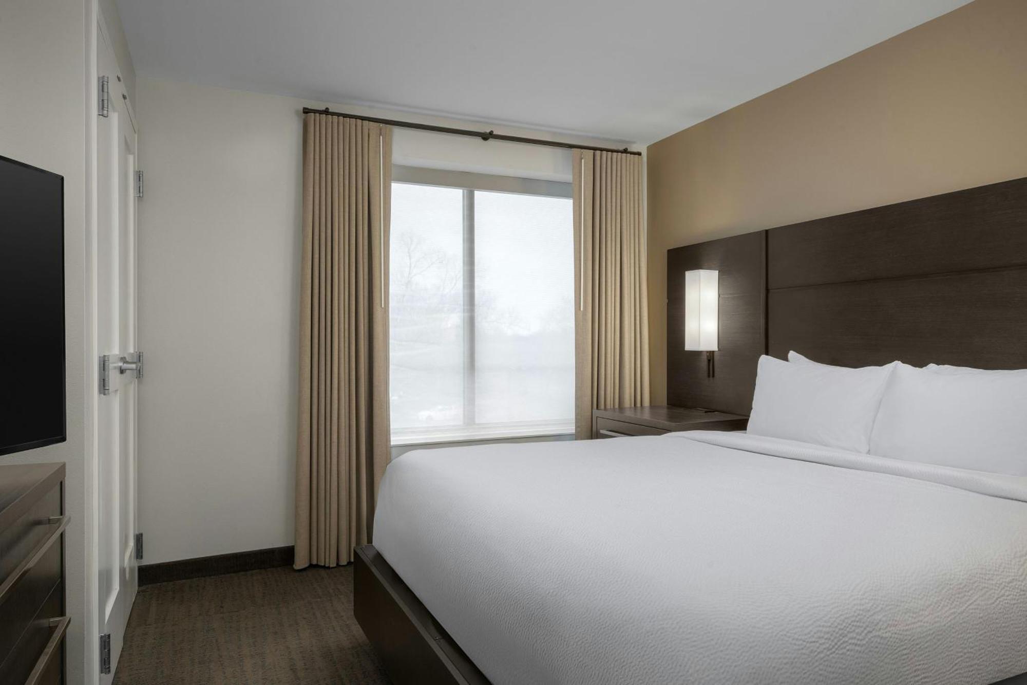 By Marriott Northlake Hotel Charlotte