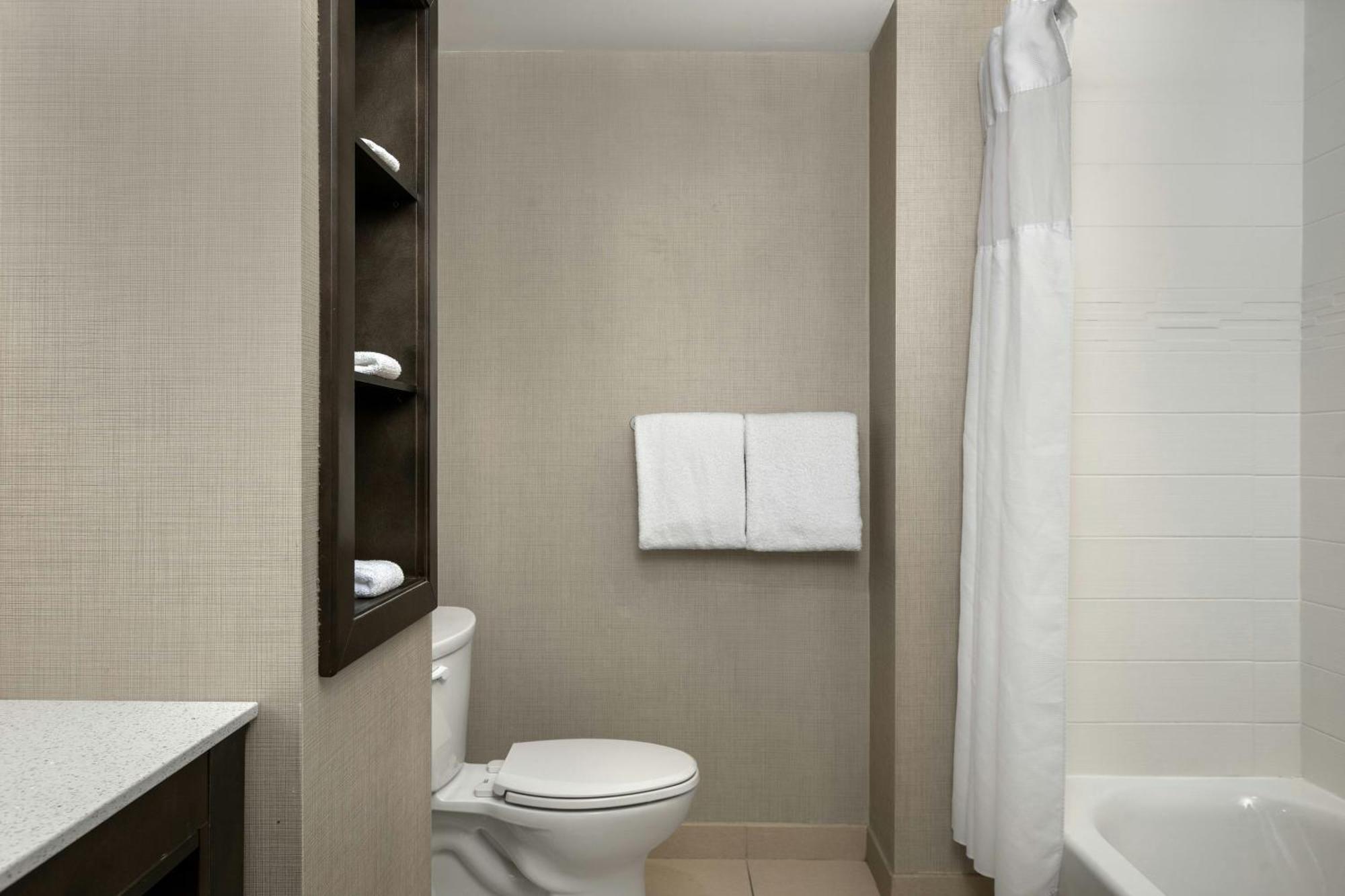 By Marriott Northlake