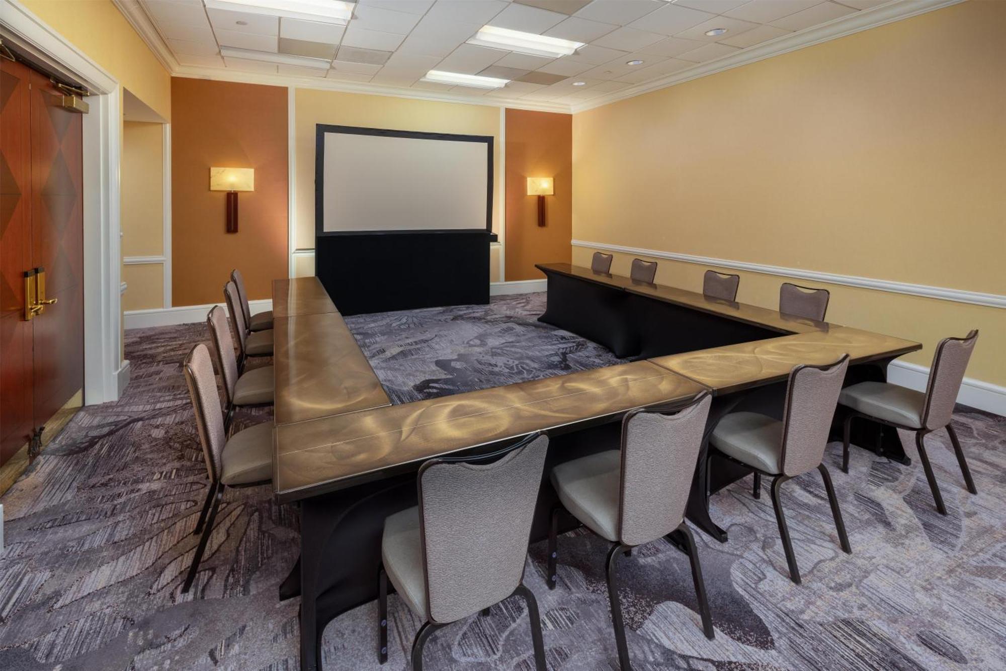 Hilton Uptown Hotel 4*