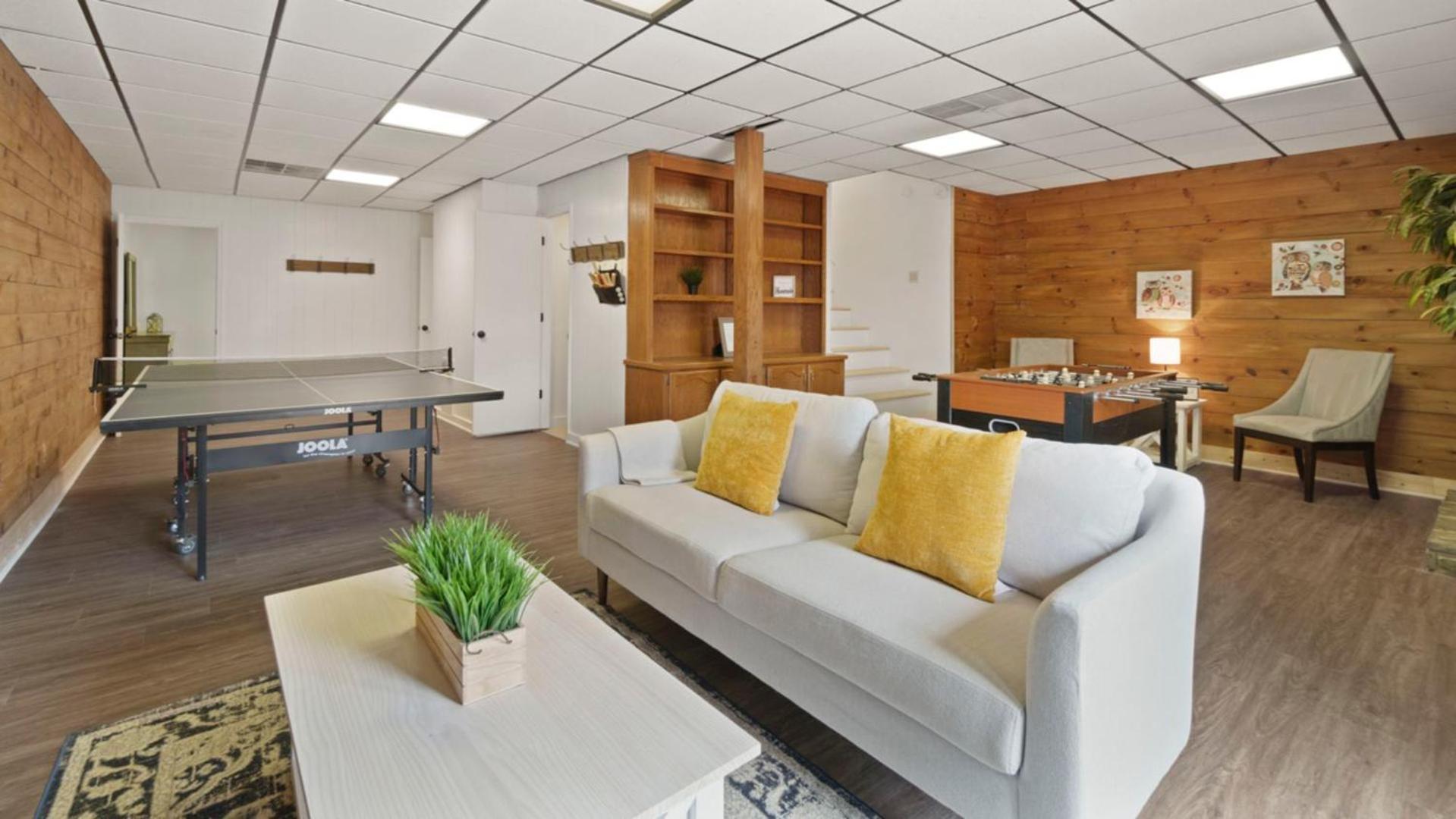 Renovated 5br/3ba W/ Rec Holiday home
