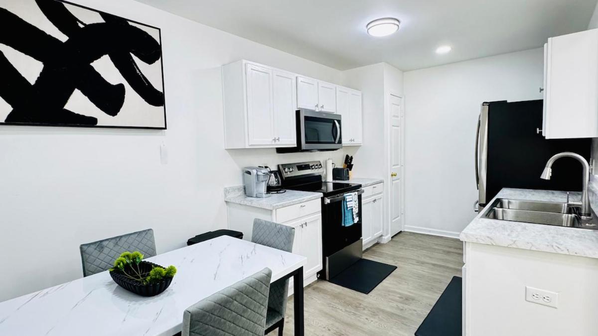 Cozy Corner Escape Entire In Holiday home *