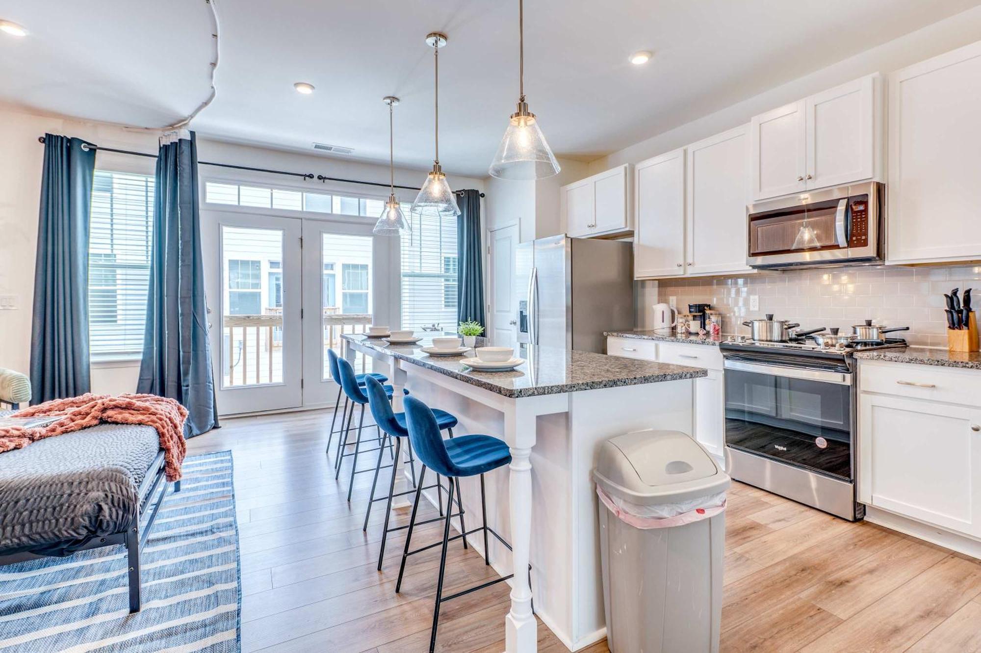 4br Townhouse King Bed Garage Northlake Holiday home Charlotte
