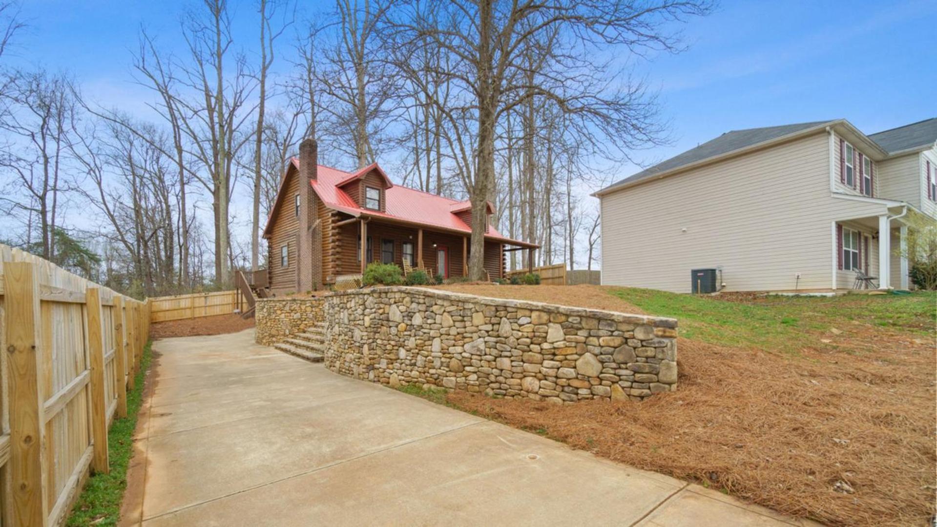 Renovated 5br/3ba W/ Rec Holiday home Charlotte