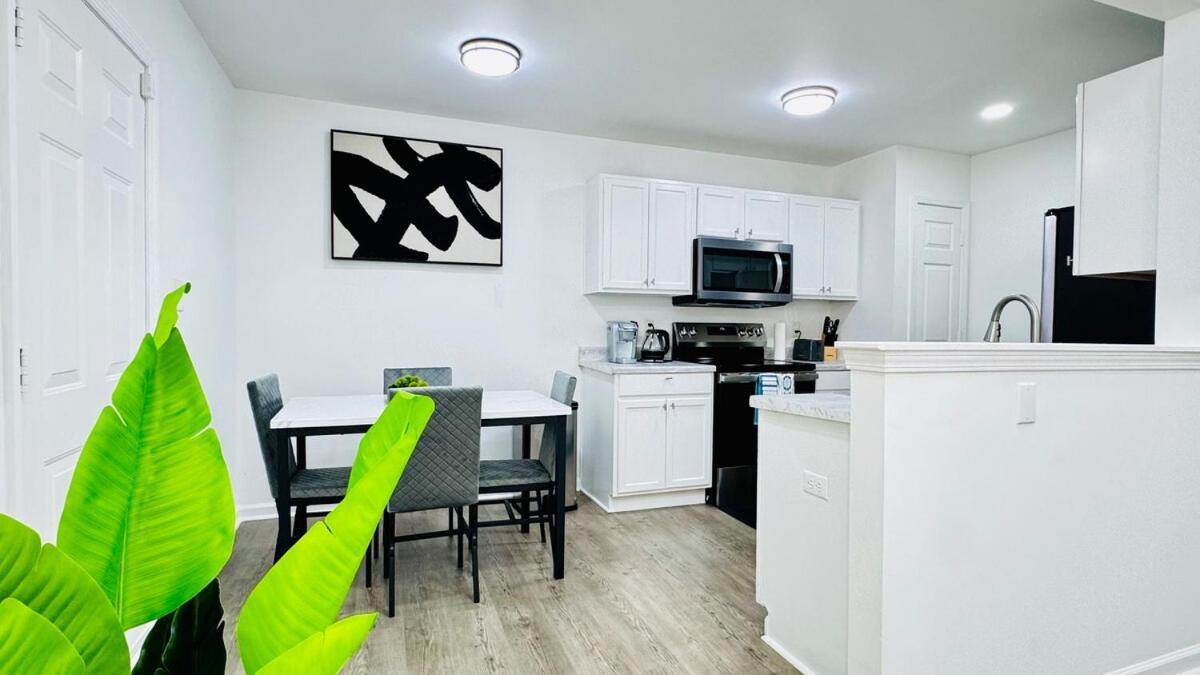 Cozy Corner Escape Entire In Holiday home