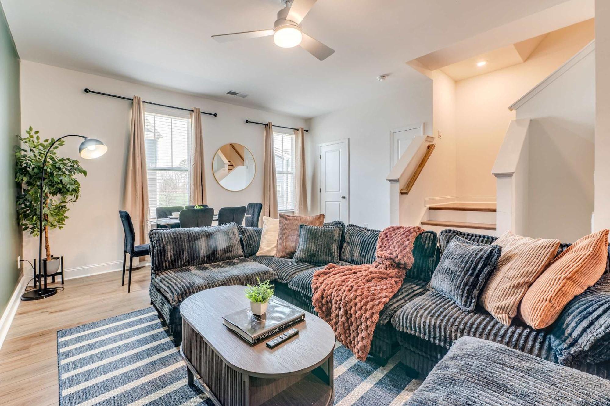4br Townhouse King Bed Garage Northlake Holiday home *