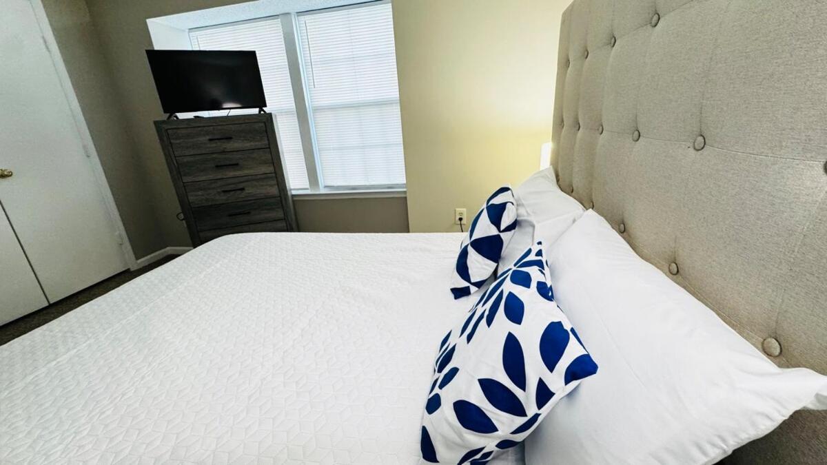 Cozy Corner Escape Entire In Holiday home *
