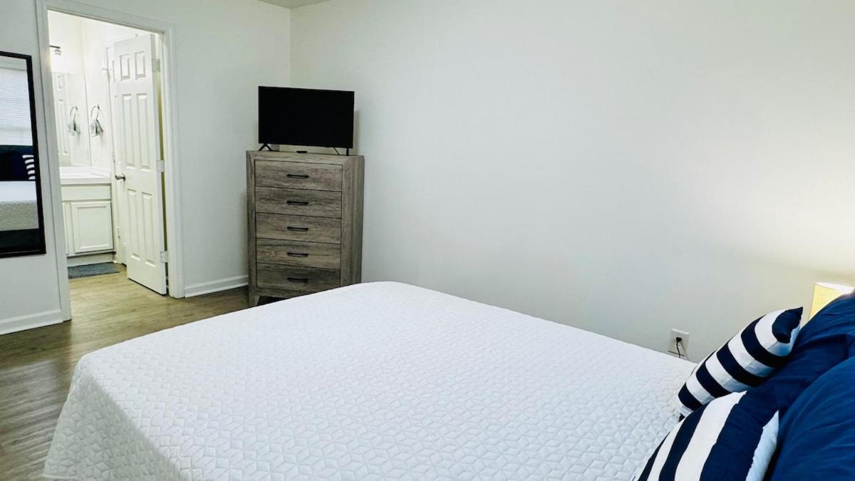 Cozy Corner Escape Entire In Holiday home Charlotte