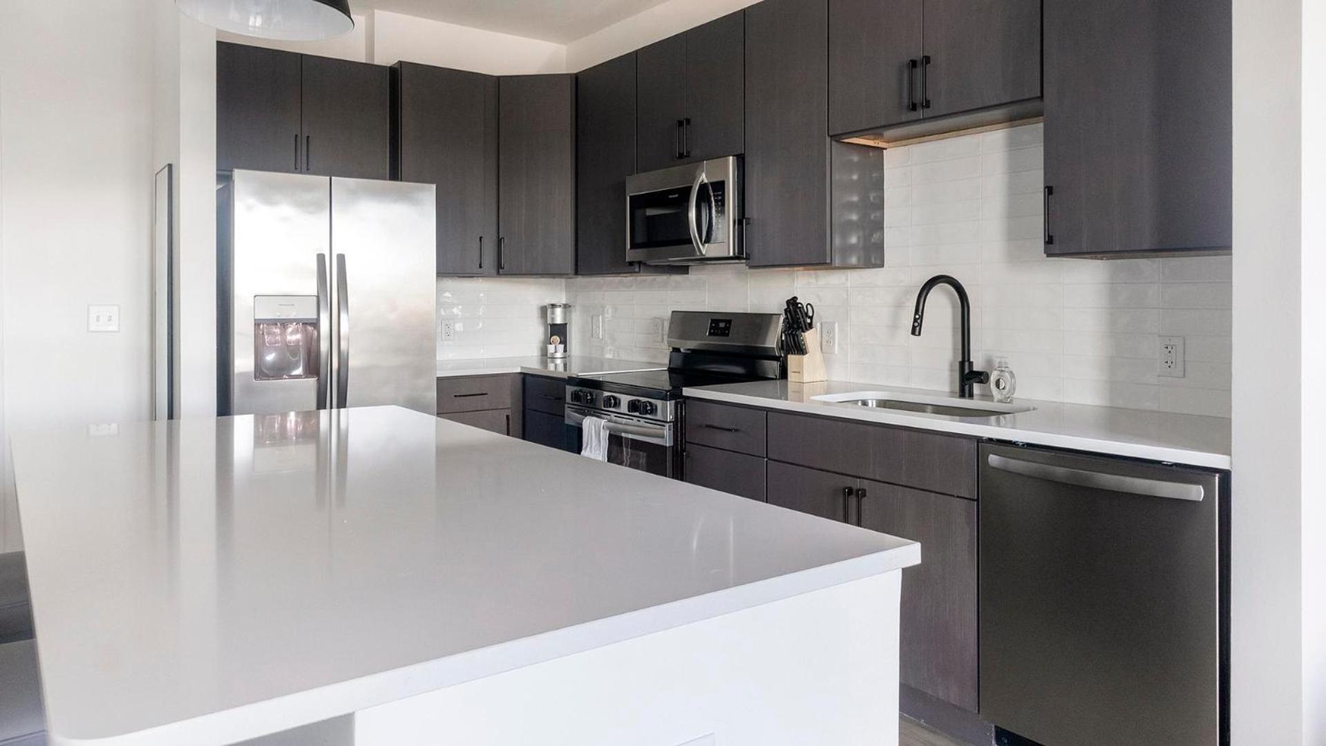 Landing Beautiful 1bd In Uptown Apartment