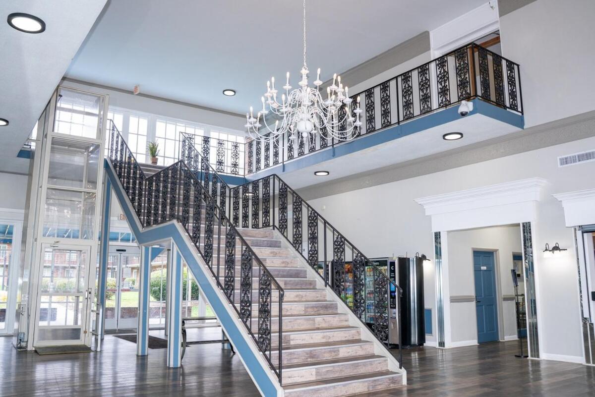 Apartment New Quiet Near Atrium Health With 24-7 Gym