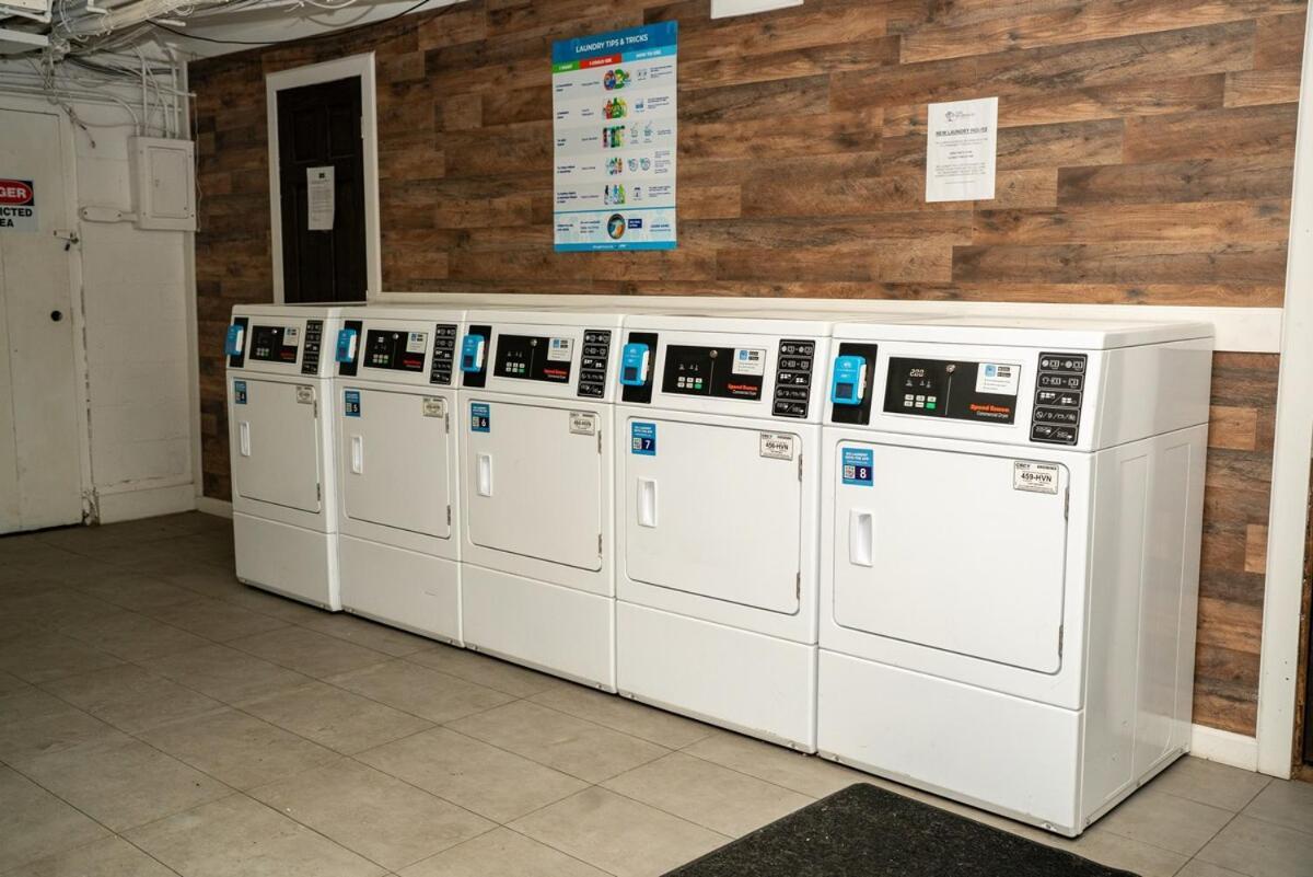 Apartment New Quiet Near Atrium Health With 24-7 Gym