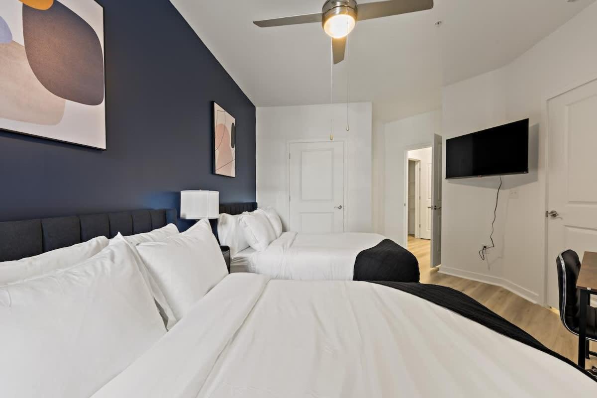 Apartment Midtown Gem Steps To Uptown & Queens *