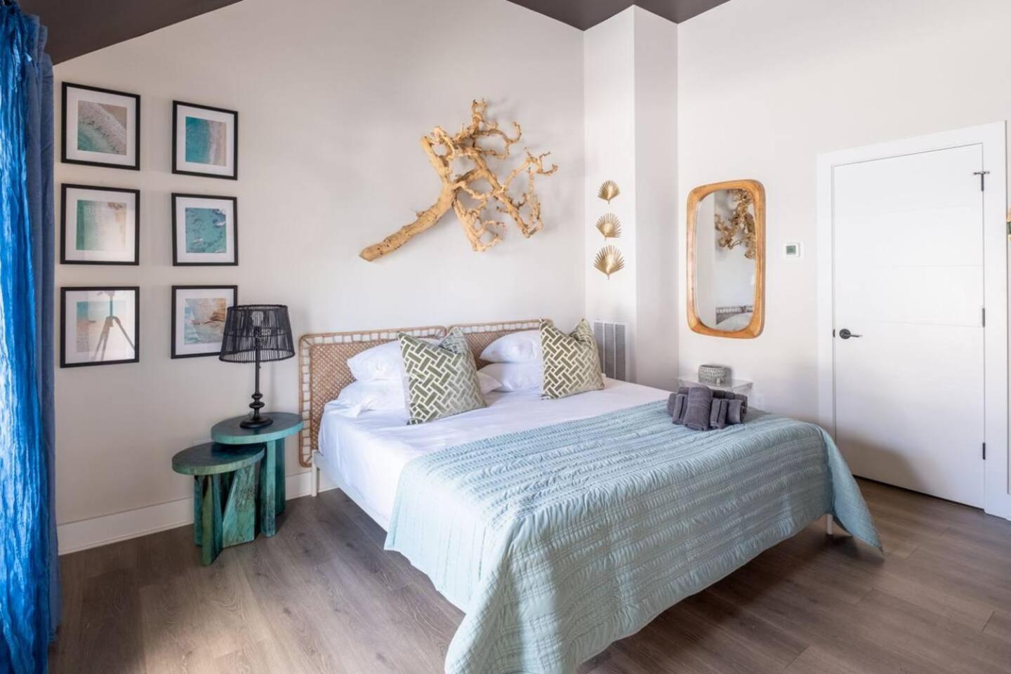 Holiday home Rooftop King Beds Near Light Rail & Loso *