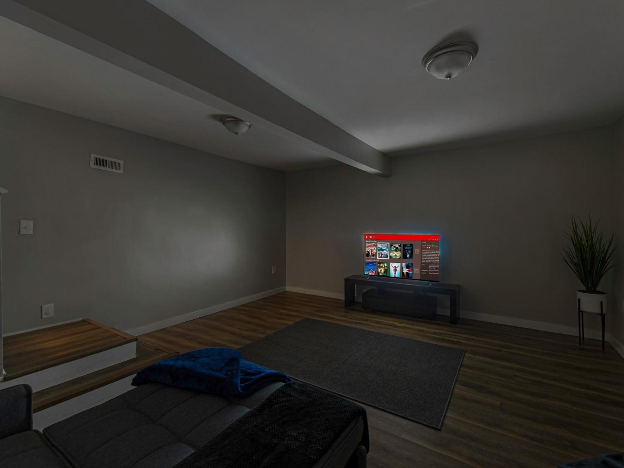 Holiday home 4 Bedroom With Hot Tub, Corn Hole, & Smart Tv! Minutes To Uptown, Airport, Dining And Entertainment - *