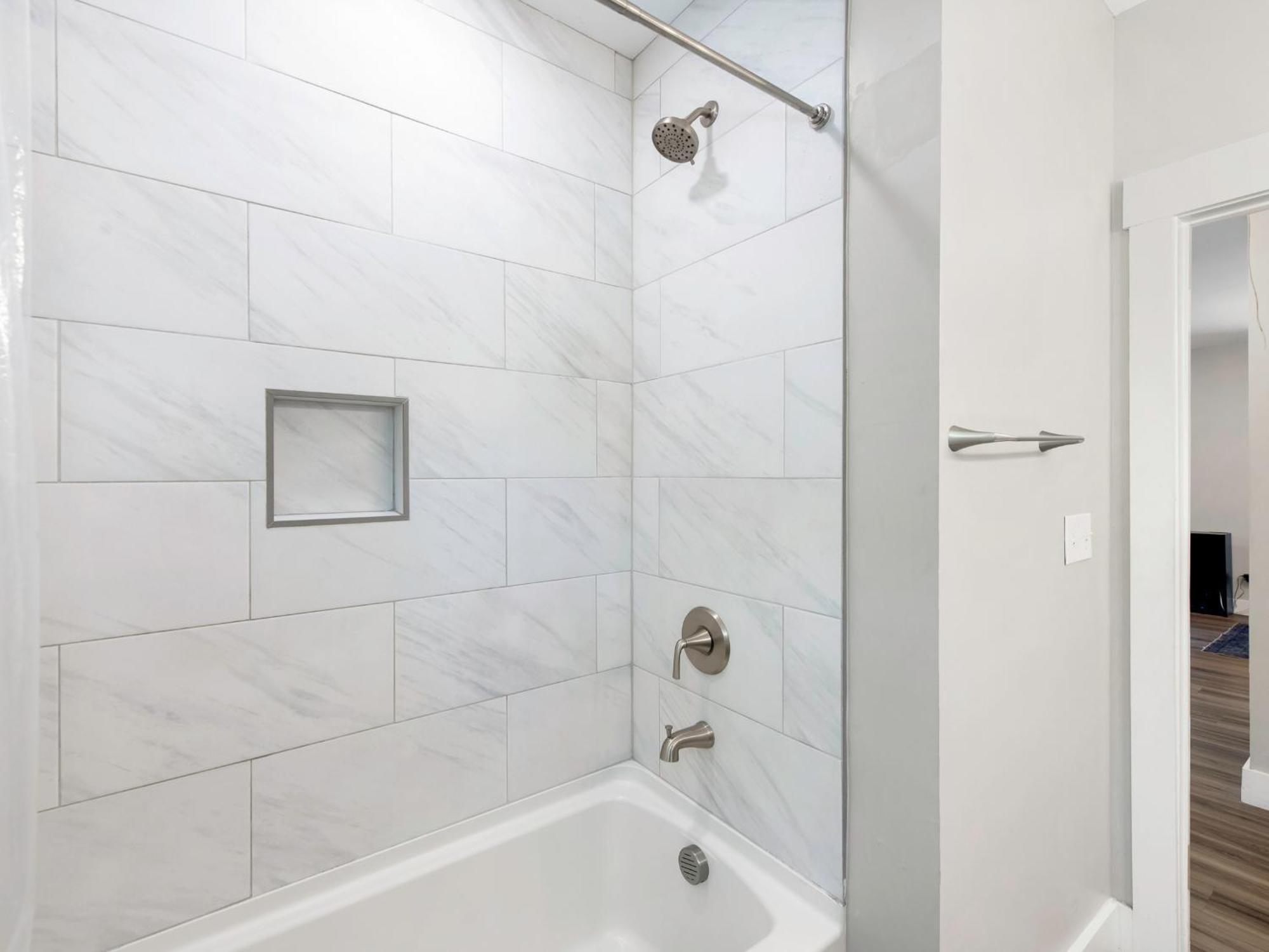Holiday home 4 Bedroom With Hot Tub, Corn Hole, & Smart Tv! Minutes To Uptown, Airport, Dining And Entertainment - Charlotte